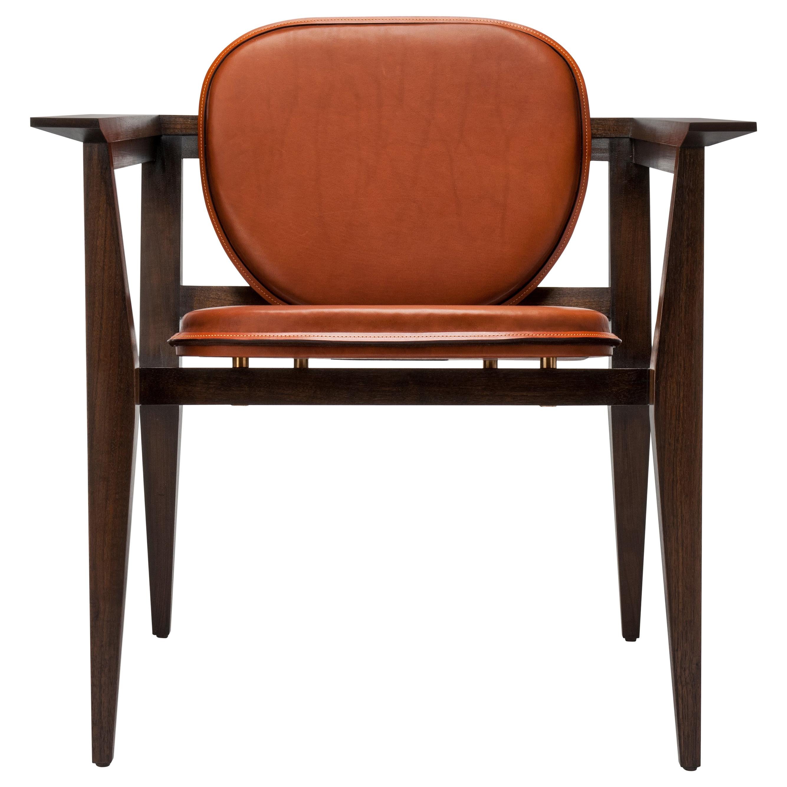Fauteuil Constructor contemporain en cuir de selle brun clair et noyer massif en vente