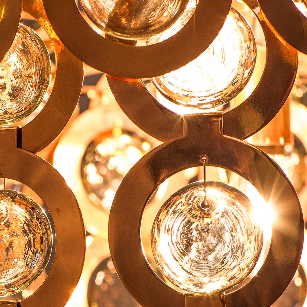 Sudafricano Lampadario contemporaneo modulare Surlight in rame e vetro di Egg Designs in vendita