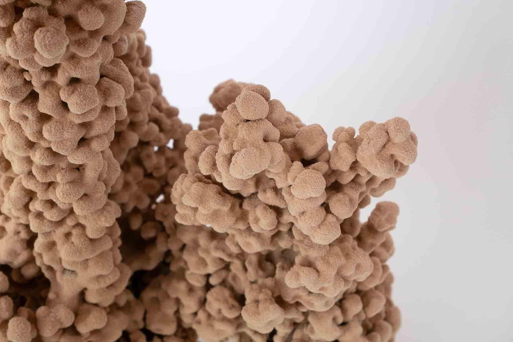 Français Table d'appoint Cupidon contemporaine en cuivre en vente