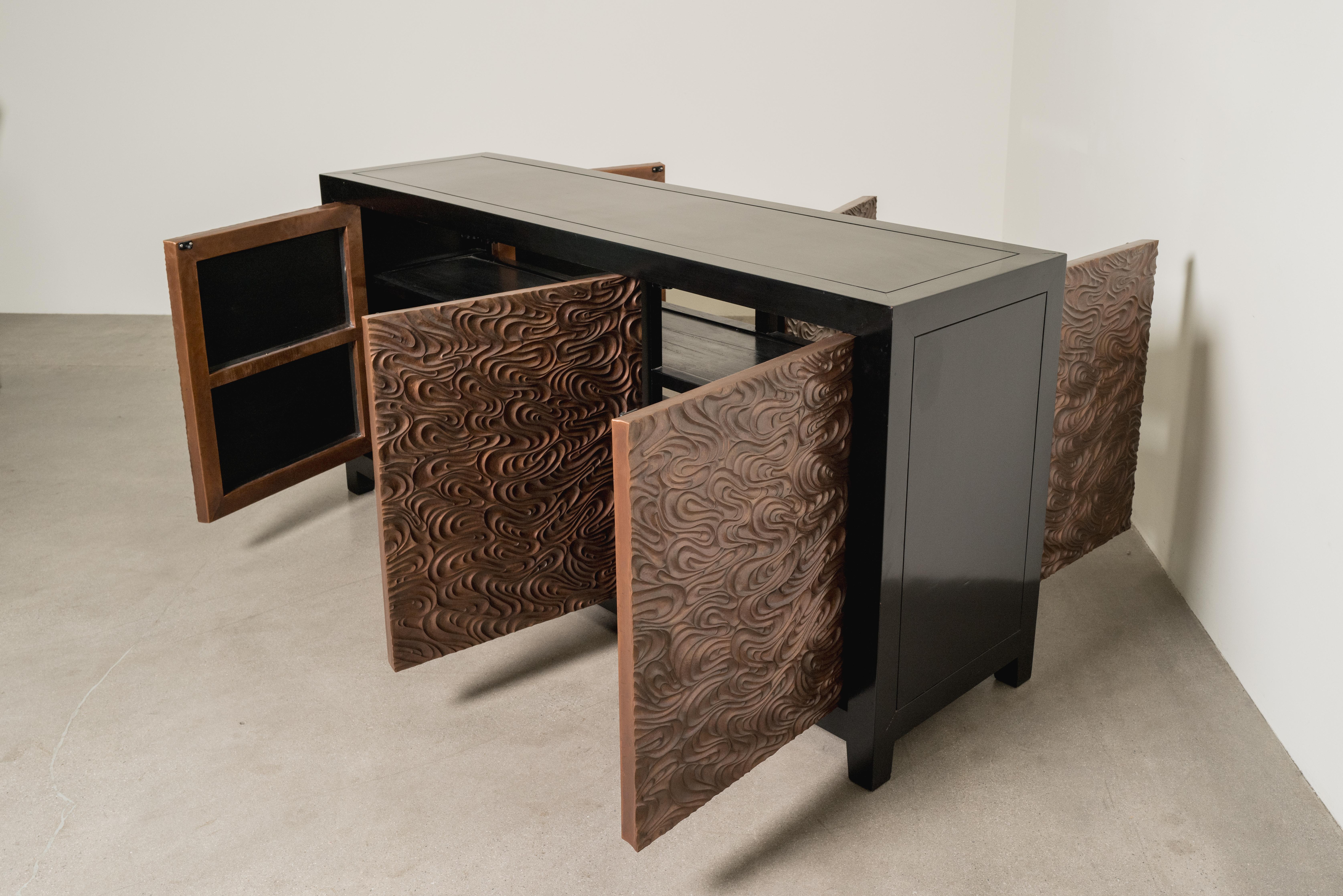 Zeitgenössisches kupferfarbenes Fei Tian Wen Design Doppelseitiges 3-türiges Buffet von Robert Kuo (21. Jahrhundert und zeitgenössisch) im Angebot