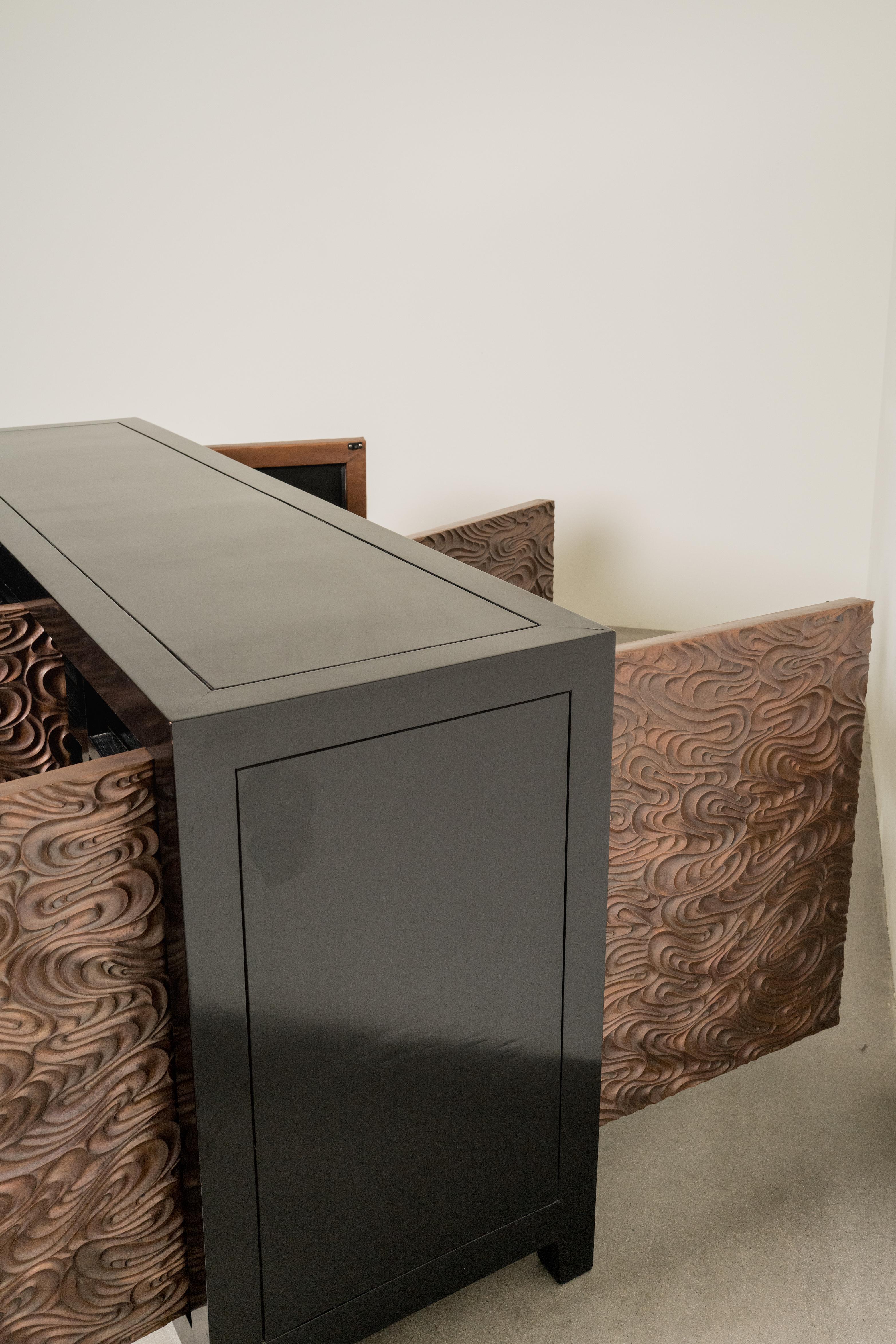Zeitgenössisches kupferfarbenes Fei Tian Wen Design Doppelseitiges 3-türiges Buffet von Robert Kuo (Kupfer) im Angebot
