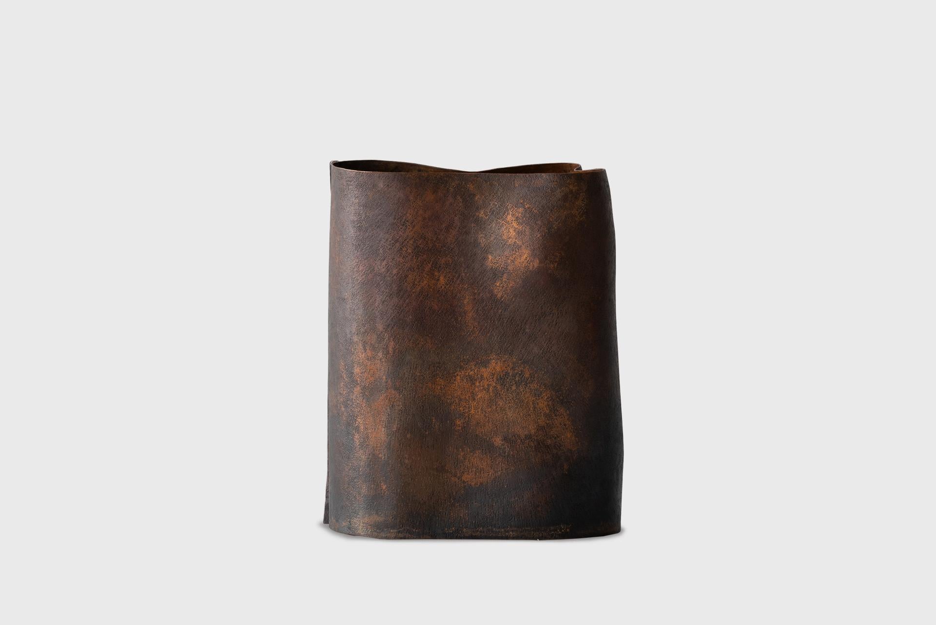 South Korean Contemporary Copper Vase 1, Textured Natural Dark Lacquer, Seung Hyun Lee, Korea For Sale