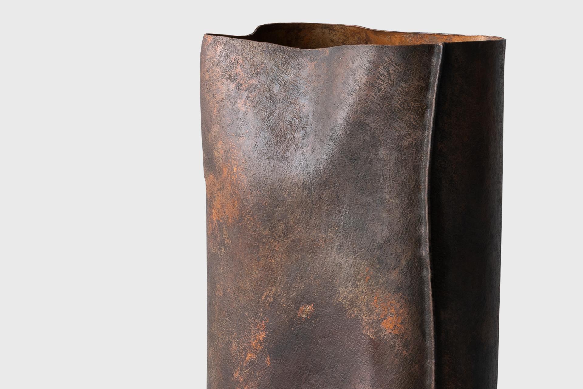 Contemporary Copper Vase 1, Textured Natural Dark Lacquer, Seung Hyun Lee, Korea In New Condition For Sale In Barcelona, ES