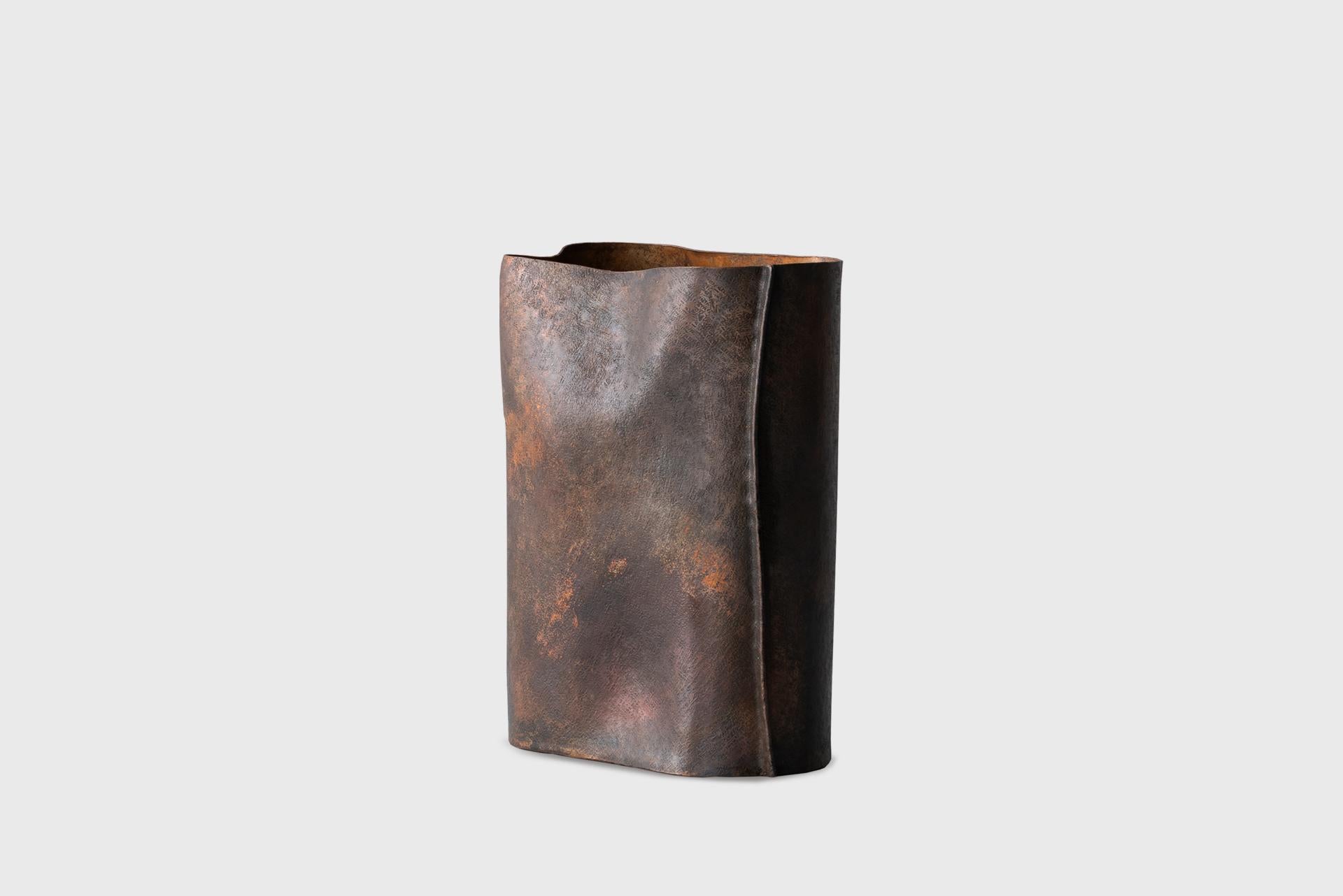Contemporary Copper Vase 1, Textured Natural Dark Lacquer, Seung Hyun Lee, Korea For Sale 1