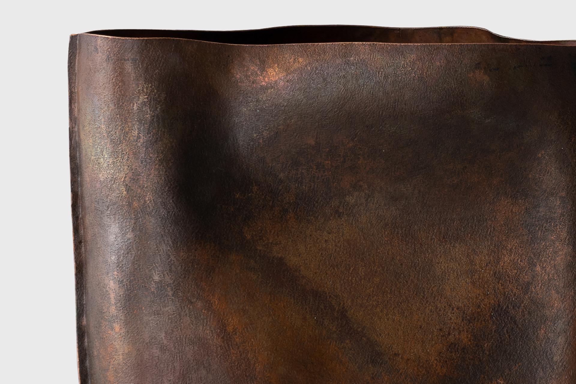 Contemporary Copper Vase 2, Textured Natural Dark Lacquer, Seung Hyun Lee, Korea For Sale 6