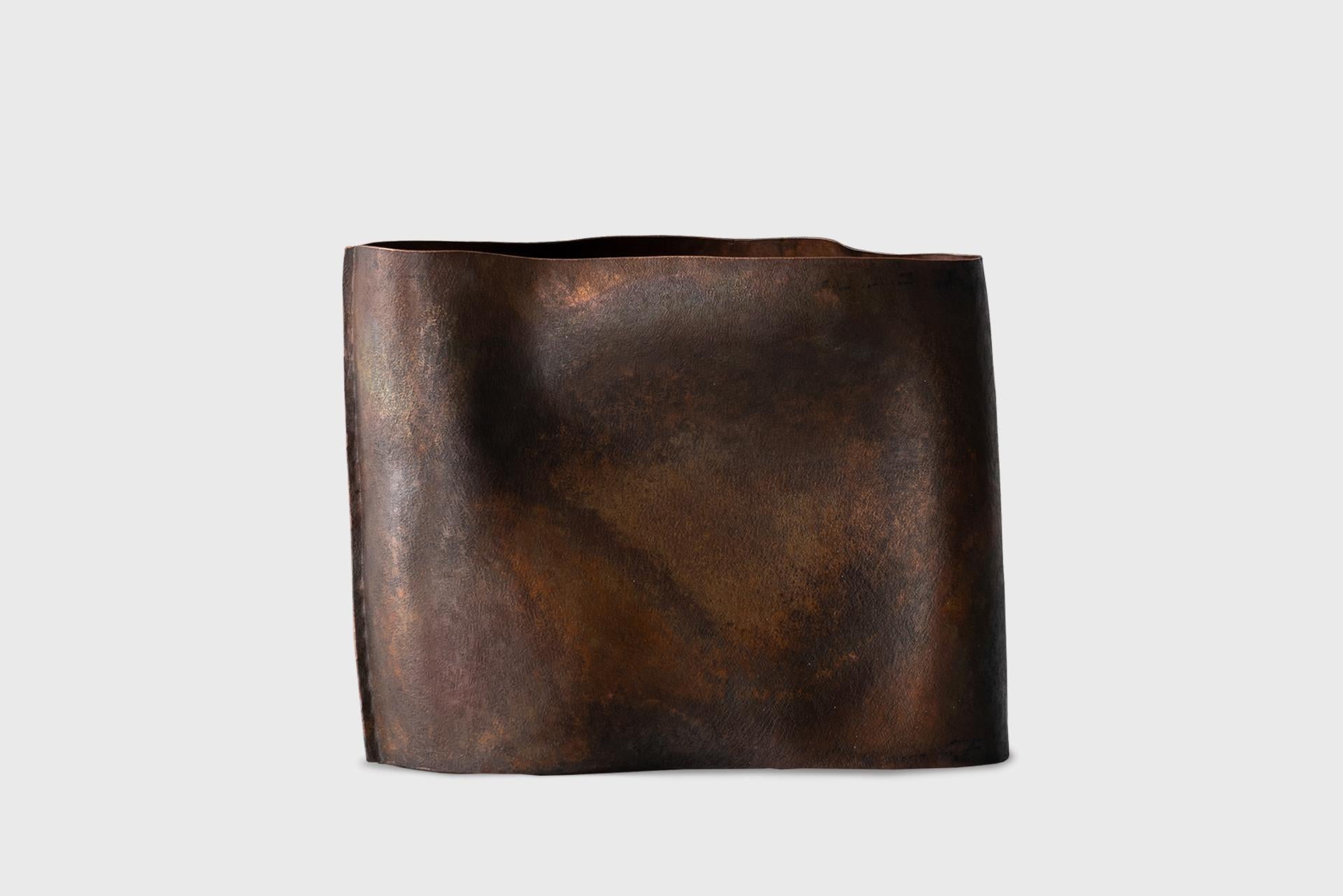Contemporary Copper Vase 2, Textured Natural Dark Lacquer, Seung Hyun Lee, Korea For Sale 7