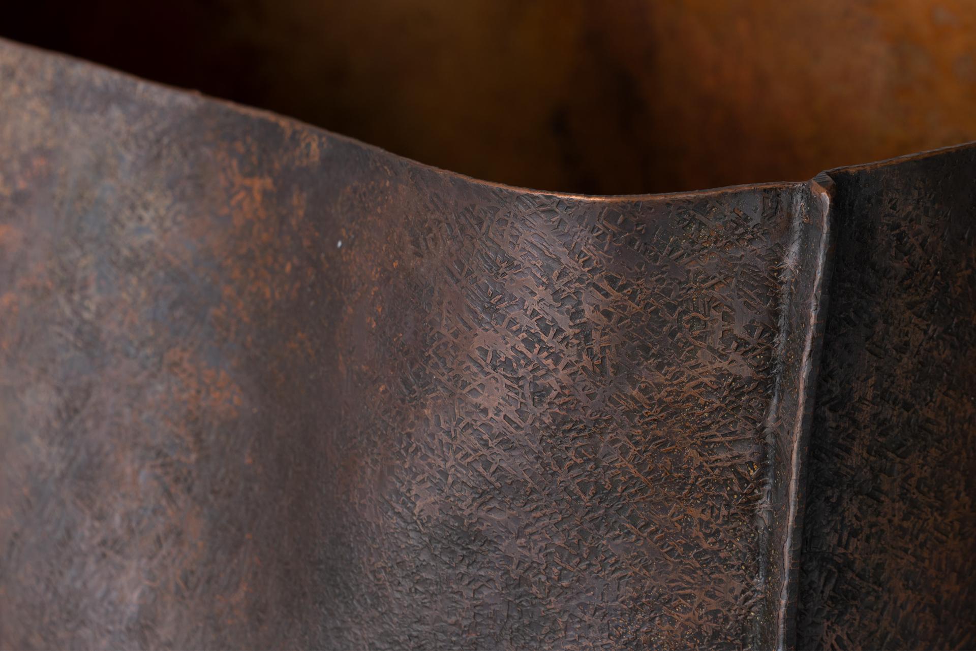 Contemporary Copper Vase 2, Textured Natural Dark Lacquer, Seung Hyun Lee, Korea For Sale 2