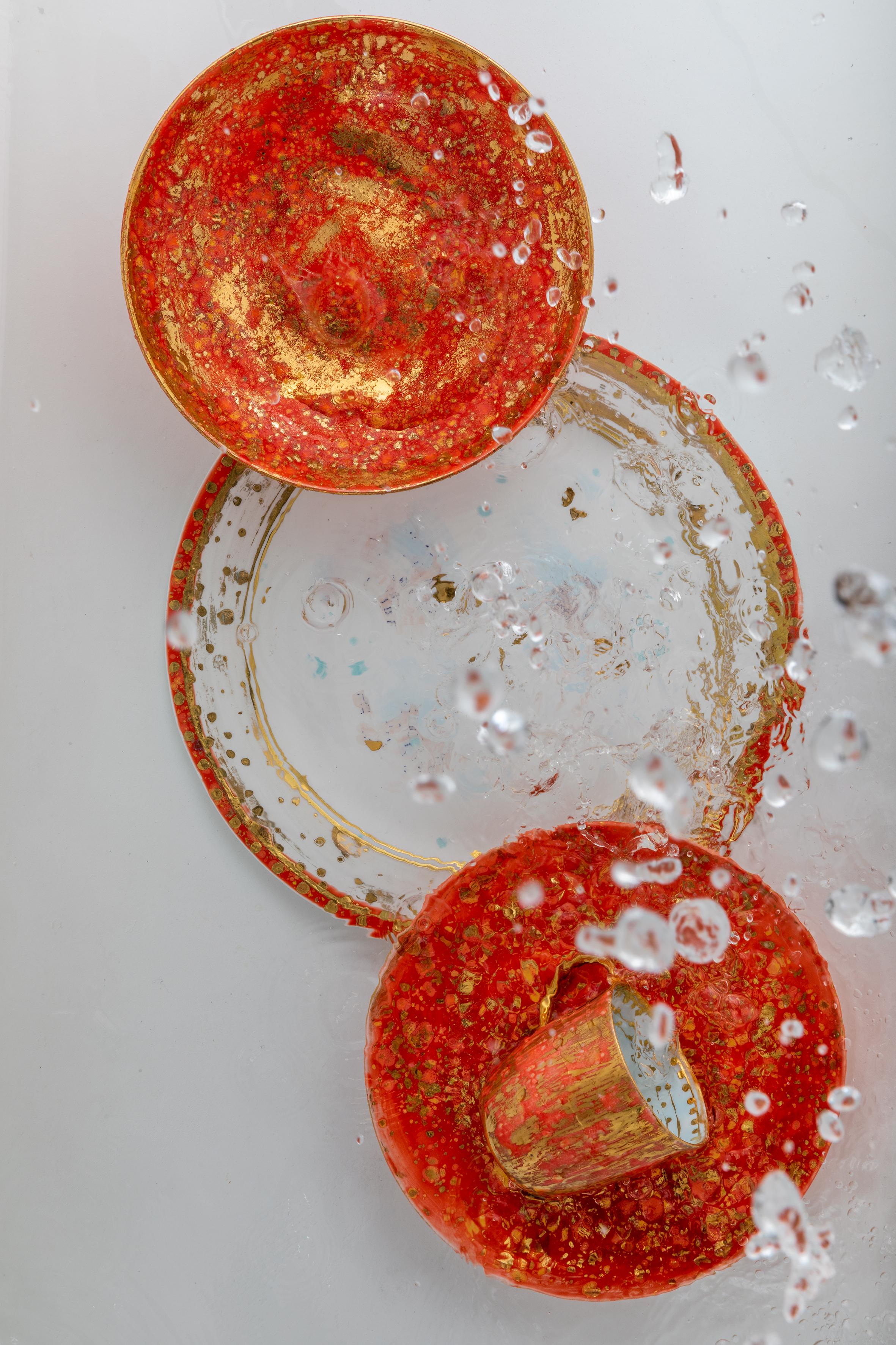 Zeitgenössische Koralle's Becherschale aus rotem und goldenem Porzellan, handgefertigt (Moderne) im Angebot