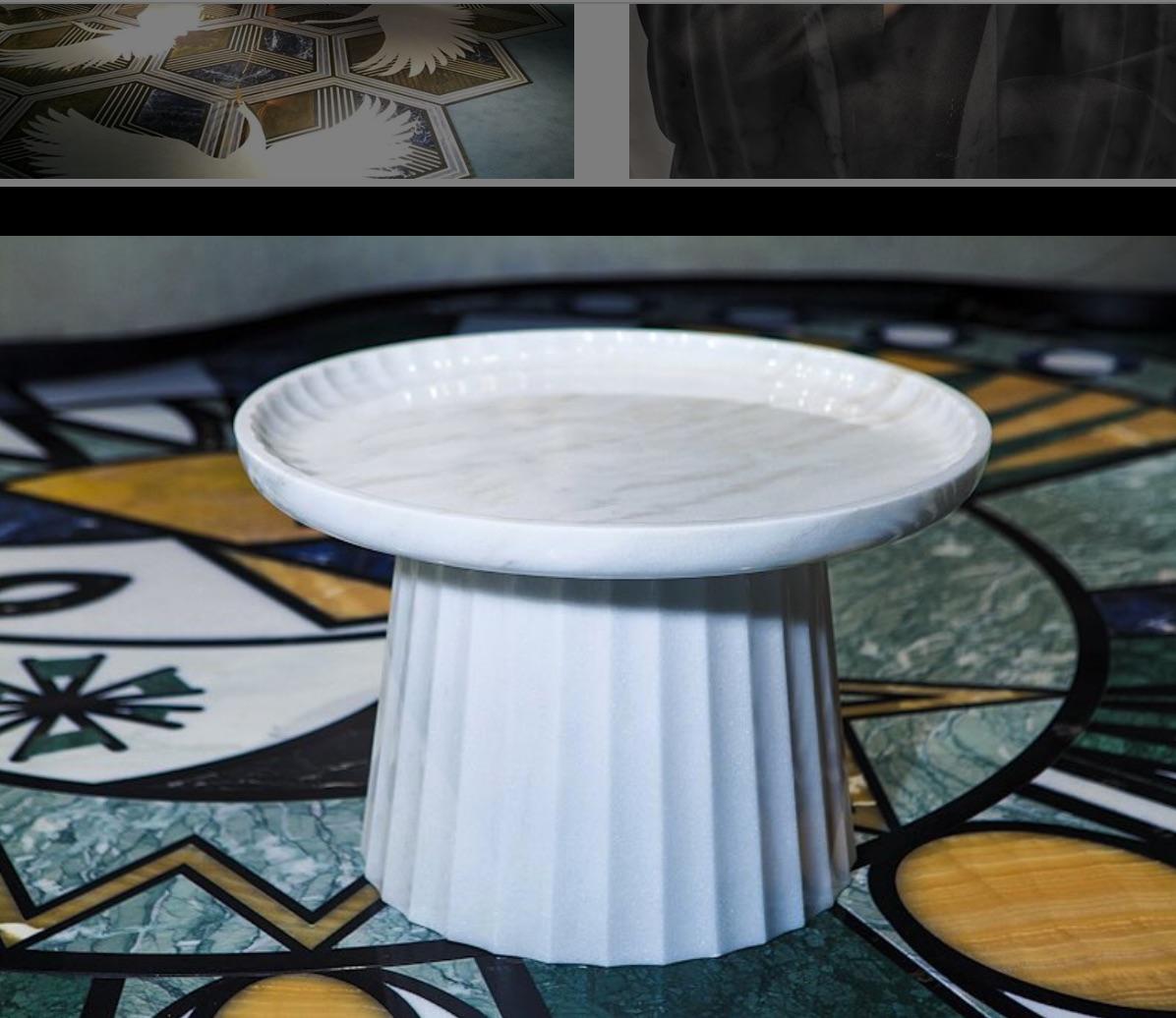 This particular marble table is part of the Corinthia collection that includes both round and angled editions. A collection of Italian crafted low tables entirely in white marble with section bars in shiny brass, harks back to a more classical past.