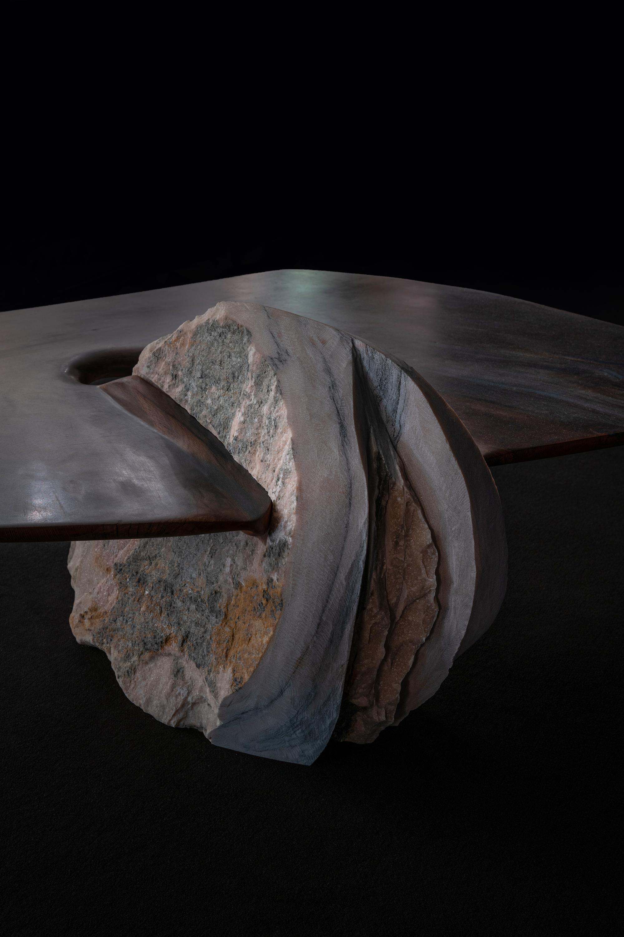 Fait main Table basse contemporaine en chêne et liège avec marbre portugais de Mircea Anghel en vente