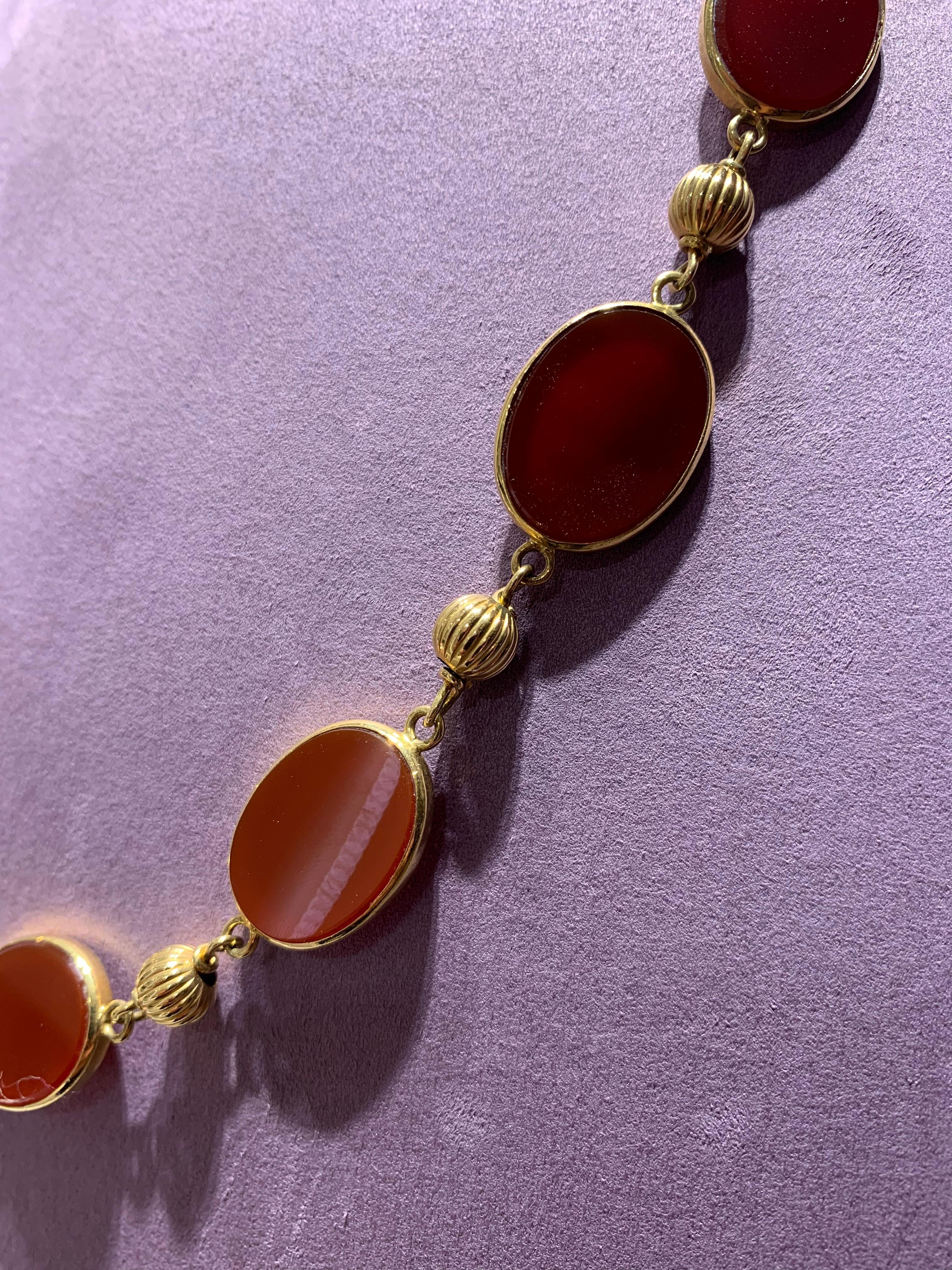 Collier en cornaline et or jaune (65 cm de long) Unisexe en vente