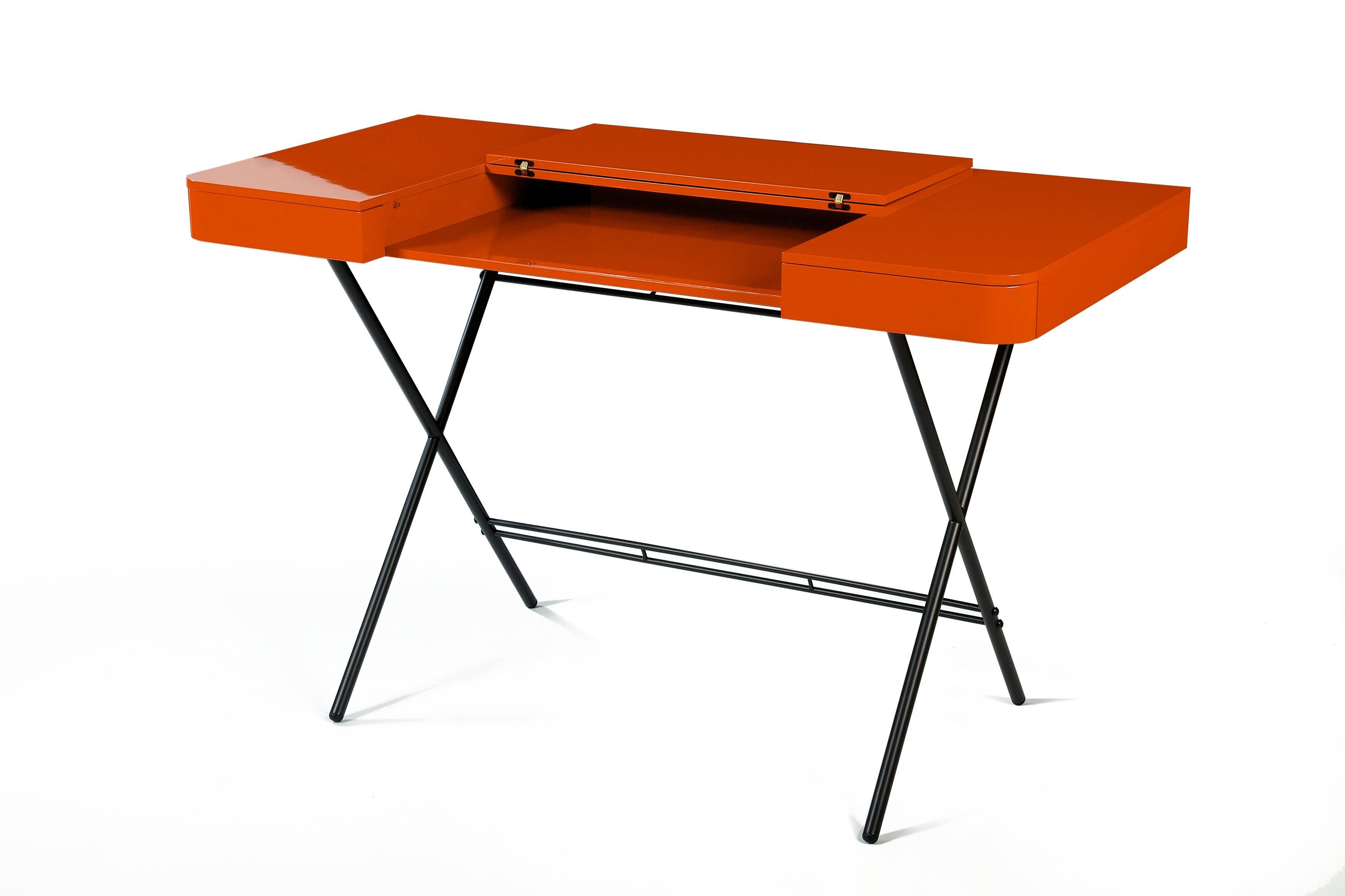 Contemporary Cosimo Desk by Marco Zanuso Jr. with Orange Glossy Lacquered Top im Zustand „Neu“ im Angebot in Paris, FR