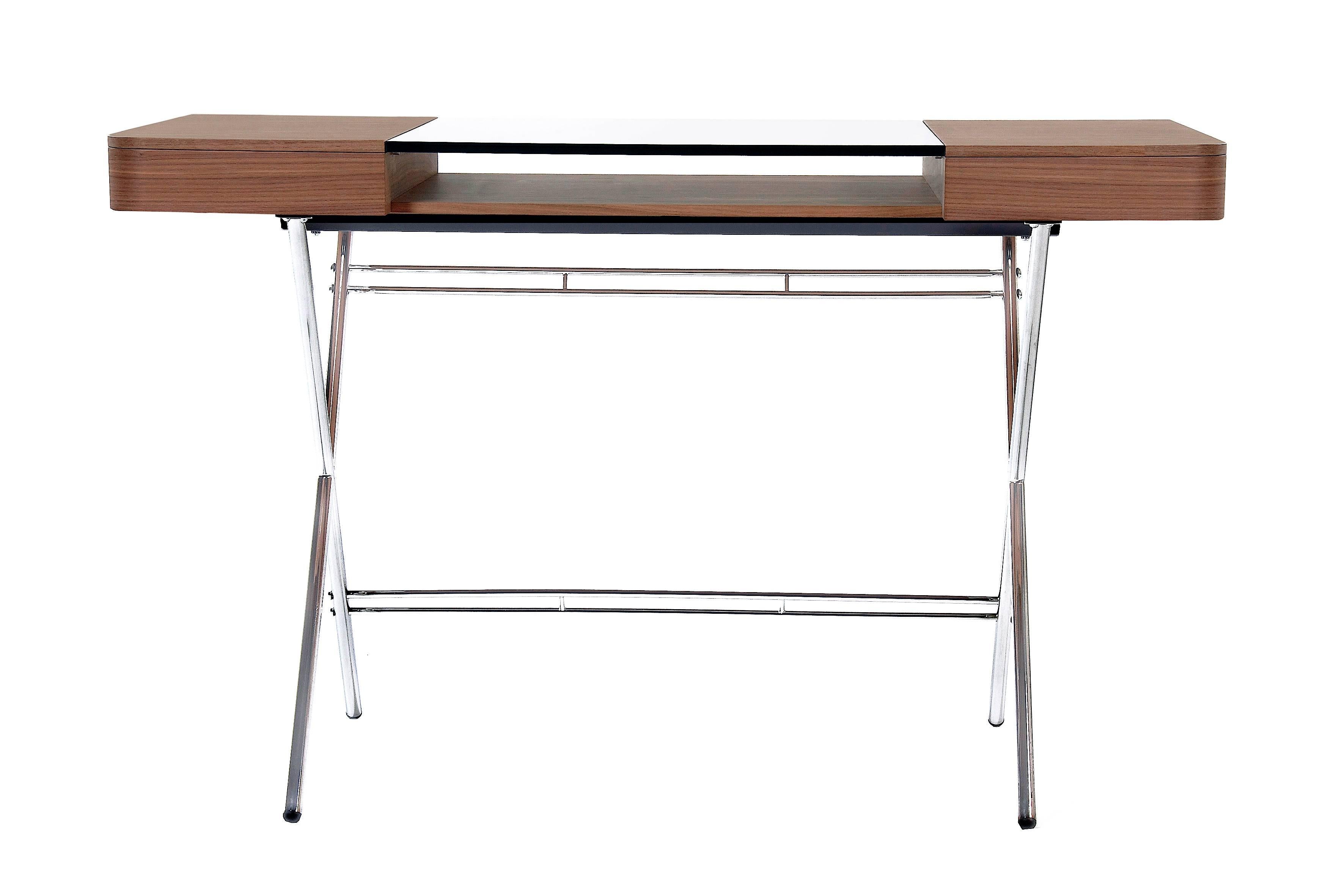 Cosimo desk was designed by the architect Marco Zanuso Jr for luxury French furniture brand, Adentro Paris. Ideal for a contemporary home office space, Cosimo desk comes in various finishes.
The desk is composed of a central glass panel with a