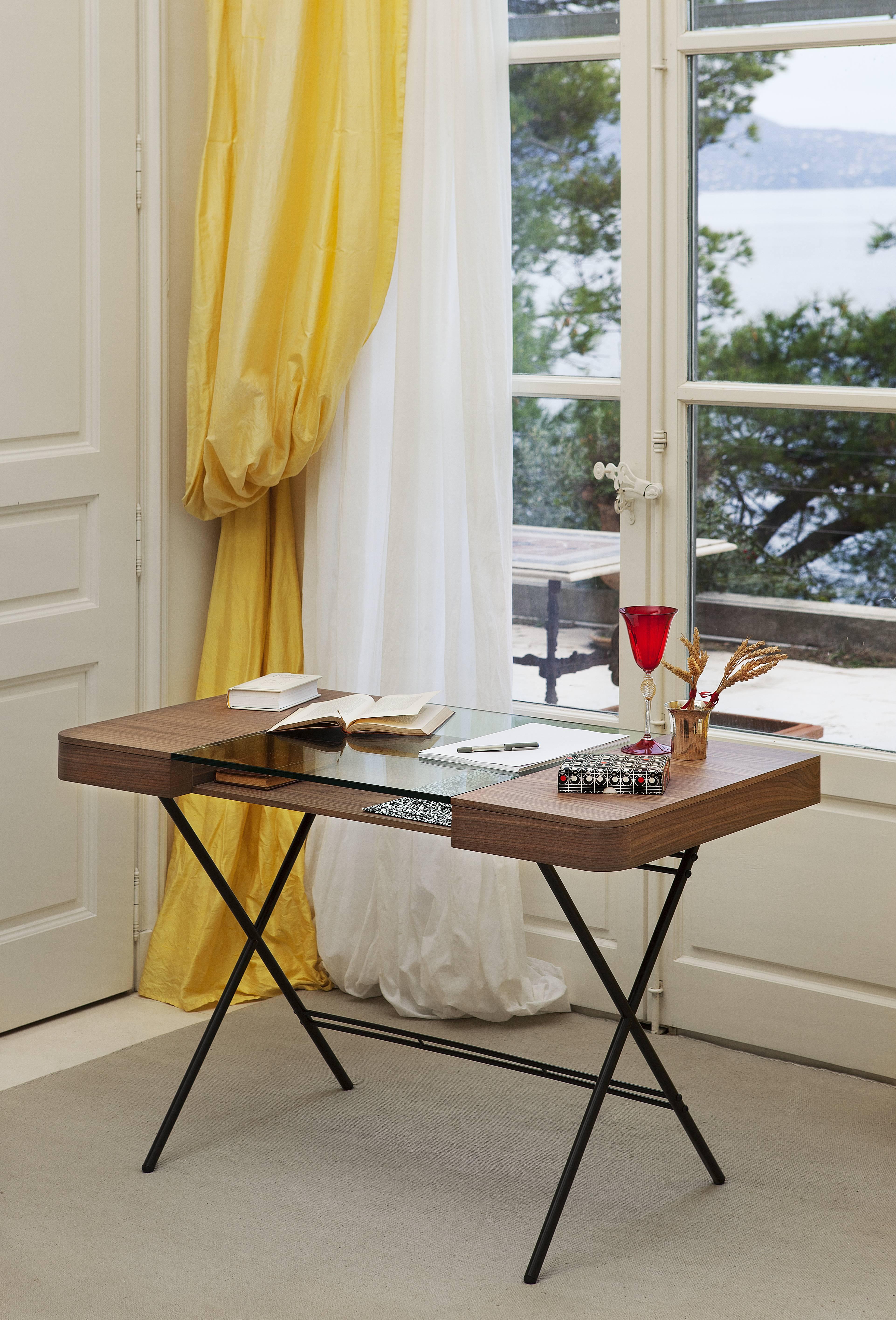 Contemporary Cosimo Desk by Marco Zanuso Jr. with Walnut Veneer and Glass Top (21. Jahrhundert und zeitgenössisch) im Angebot