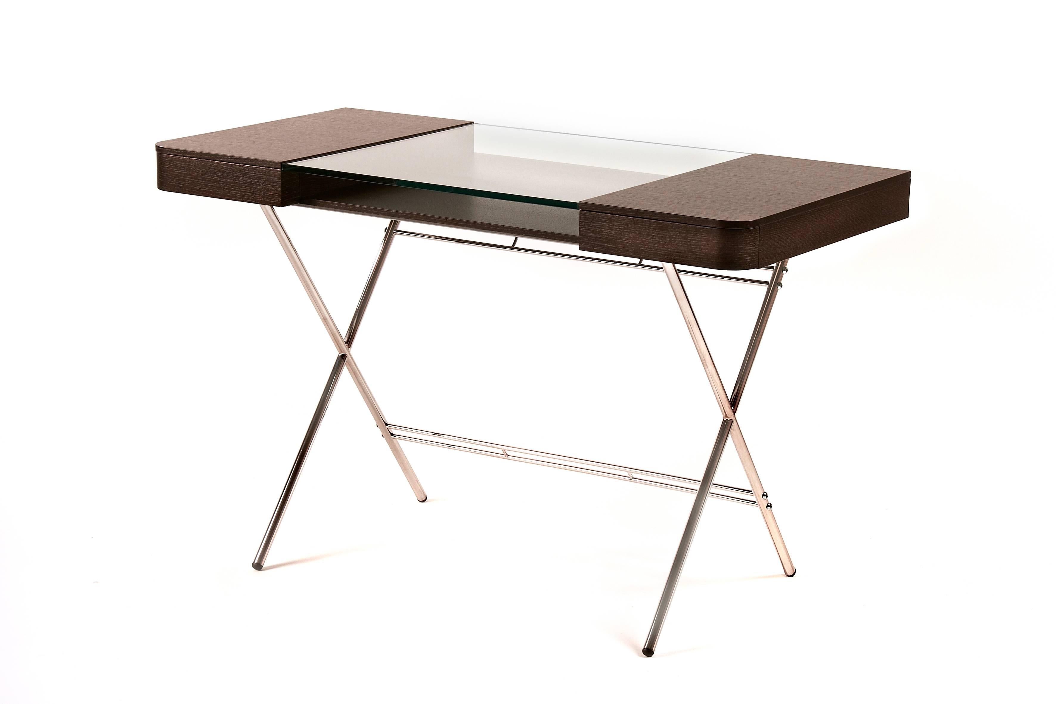 Cosimo desk was designed by the architect Marco Zanuso Jr for luxury French furniture brand, Adentro Paris. Ideal for a contemporary home office space, Cosimo desk comes in various finishes.
The desk is composed of a central glass panel with a