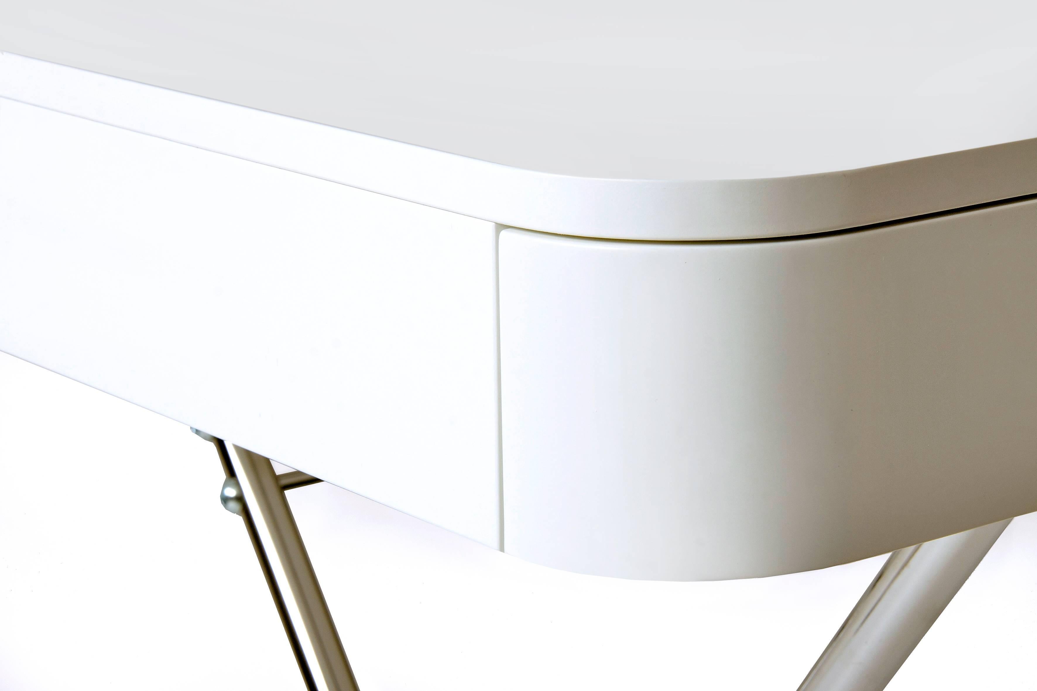 Contemporary Cosimo Desk by Marco Zanuso Jr. with White Mat Lacquered Top In New Condition For Sale In Paris, FR