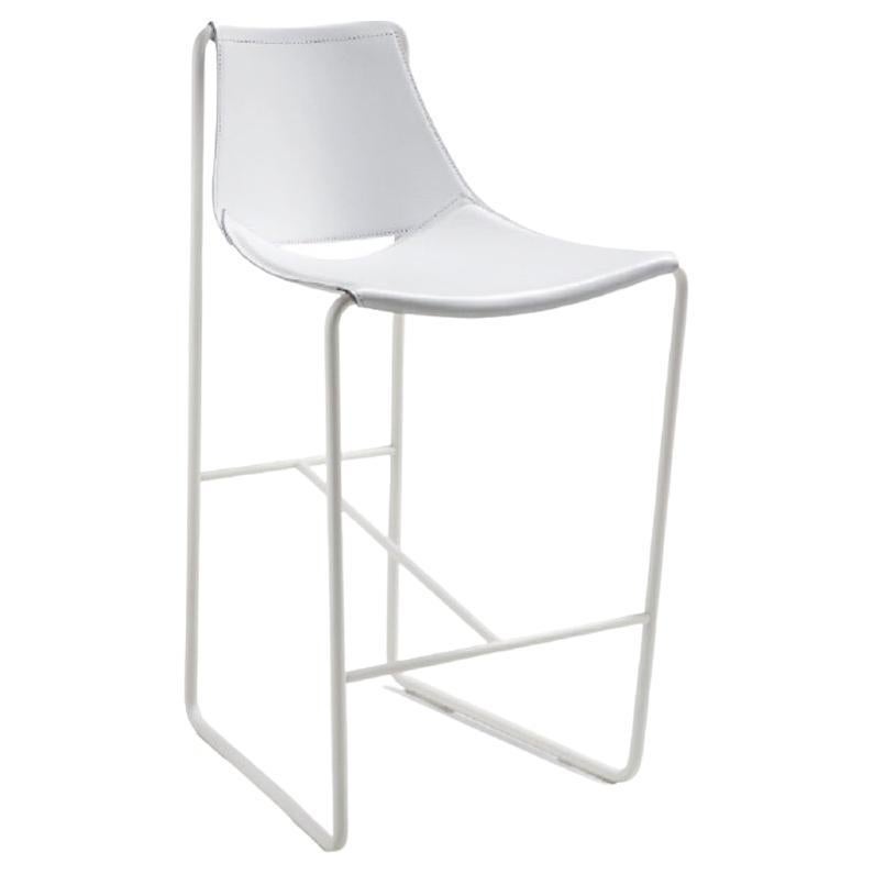 Tabouret de comptoir contemporain à base de traîneau offert en cuir