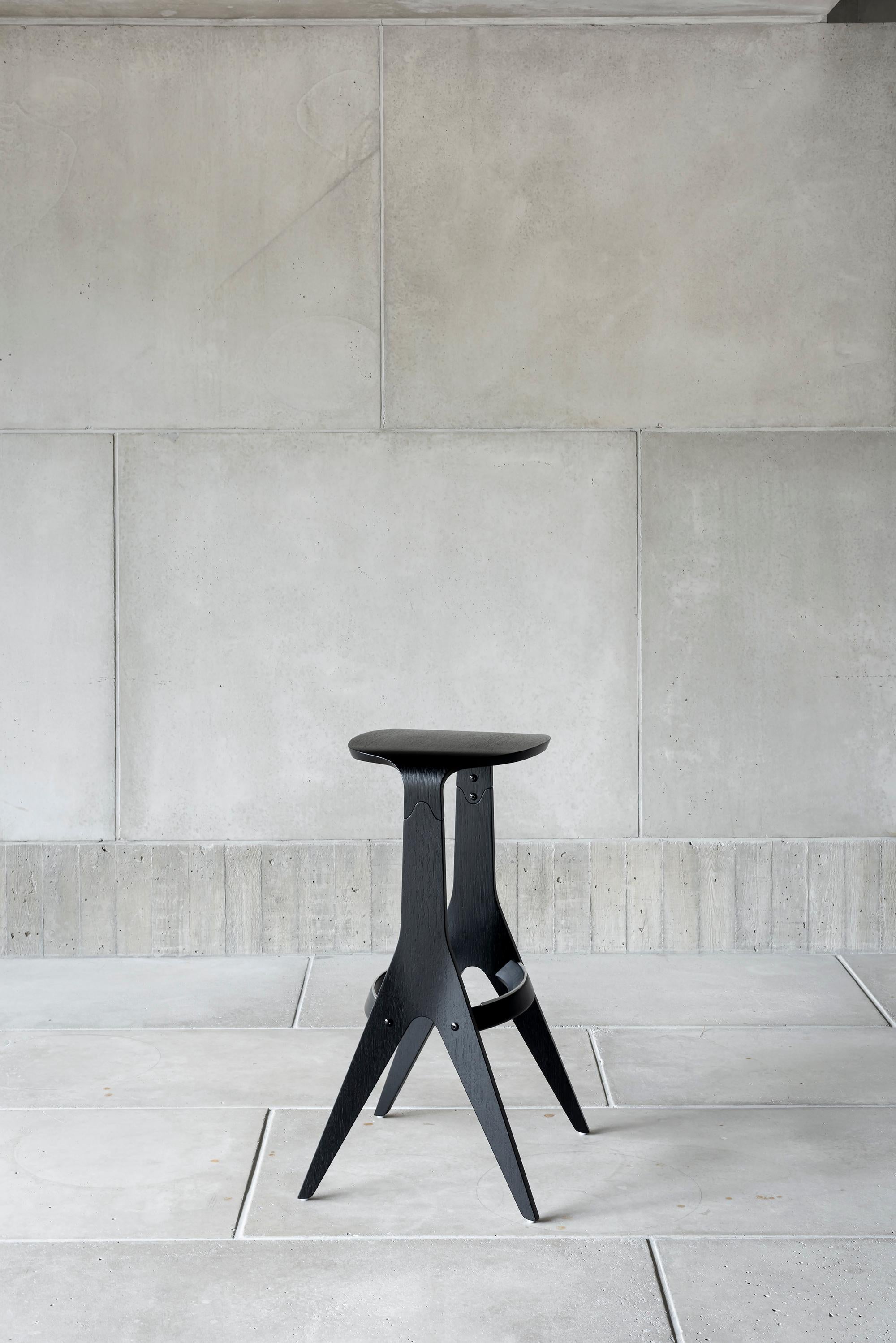 Tabouret de comptoir contemporain « Lavitta » 65 par Poiat, chêne noir en vente 1