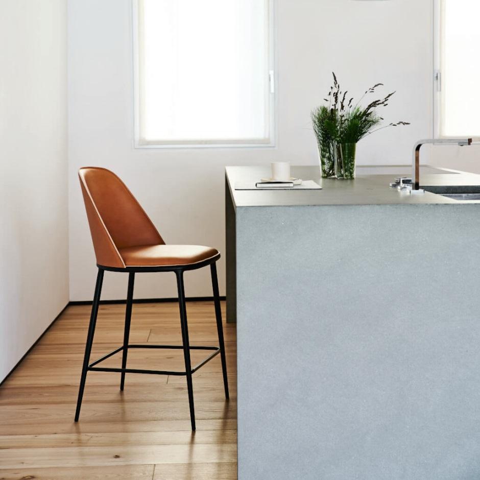 Counter stool with four-legs metal base available in matt or glossy finish. Seat and backrest upholstered in hide or Tuscan hide.
Materials: 
Legs in lacquered steel
Seat and back in hide
Dimensions:
Width  57 cm  22.45
