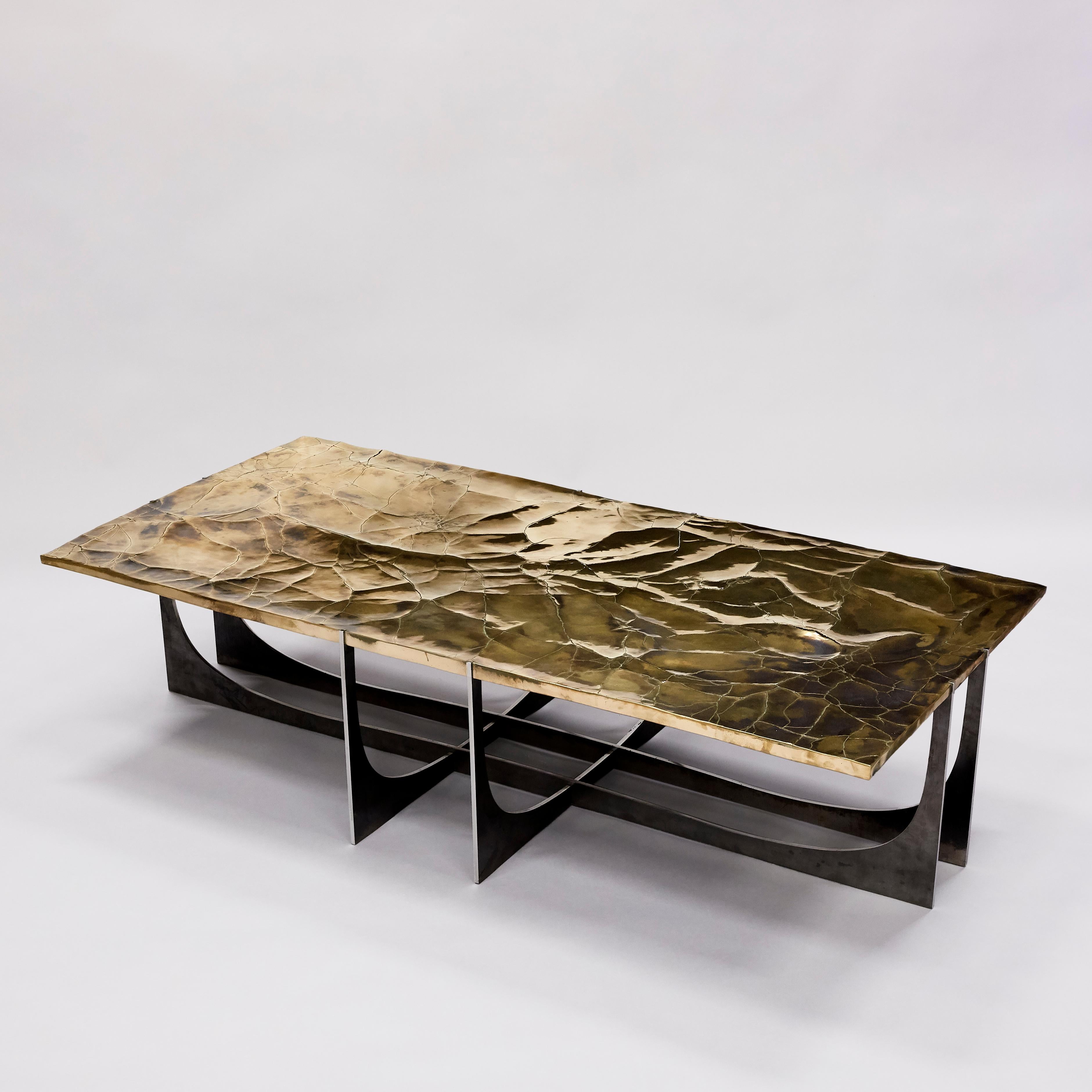 Table basse F9 par Erwan Boulloud
Matériau : bronze patiné et poli, base en acier
Dimensions : 152 x 75 cm - H 38 cm
Année : 2019

 Bronze coulé à la main
Edition de 8 pièces + 4 AP.
Signé et numéroté, marque de fonderie

Artiste, Design/One et