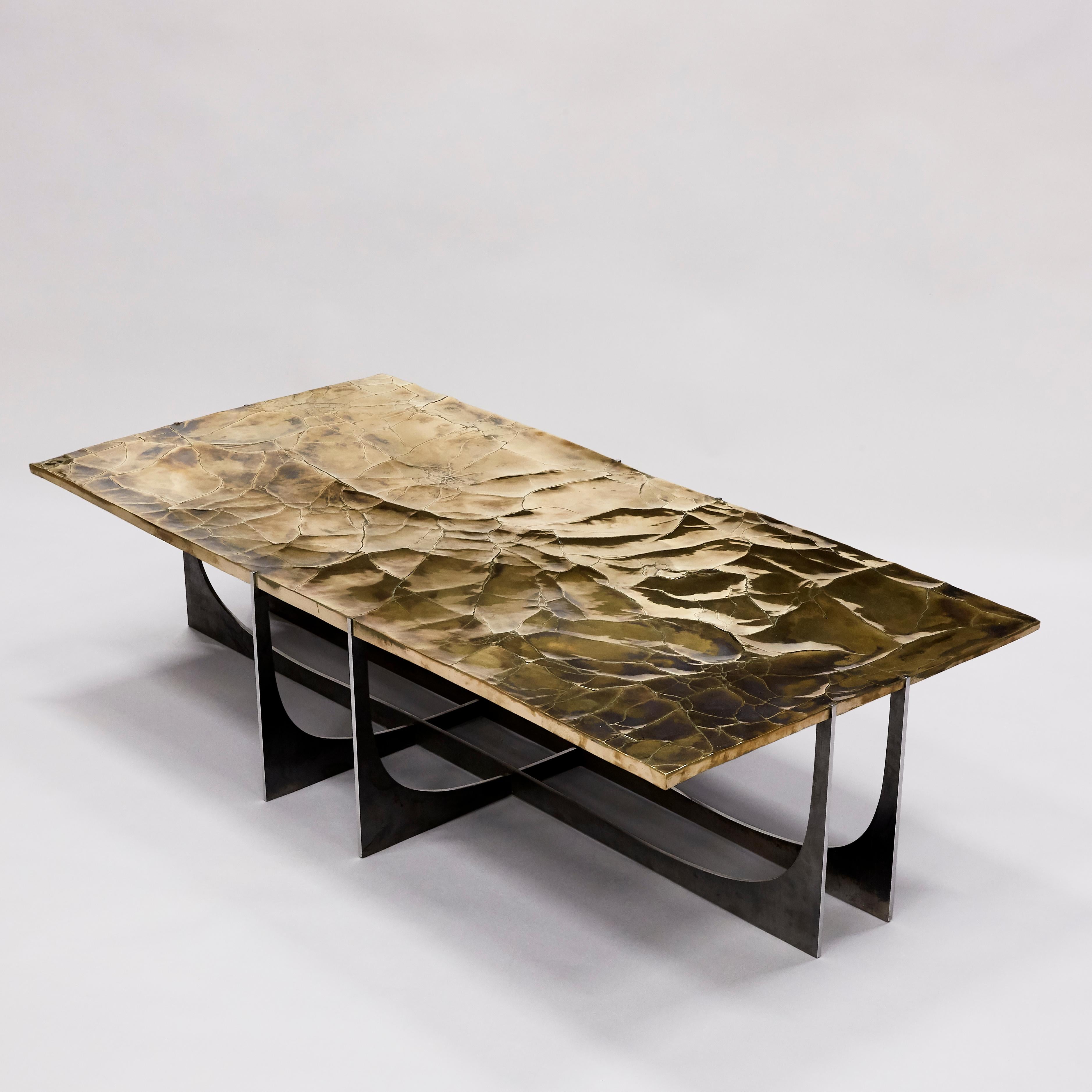 Brutalisme Table contemporaine en bronze craquelé par Erwan Boulloud, France en vente
