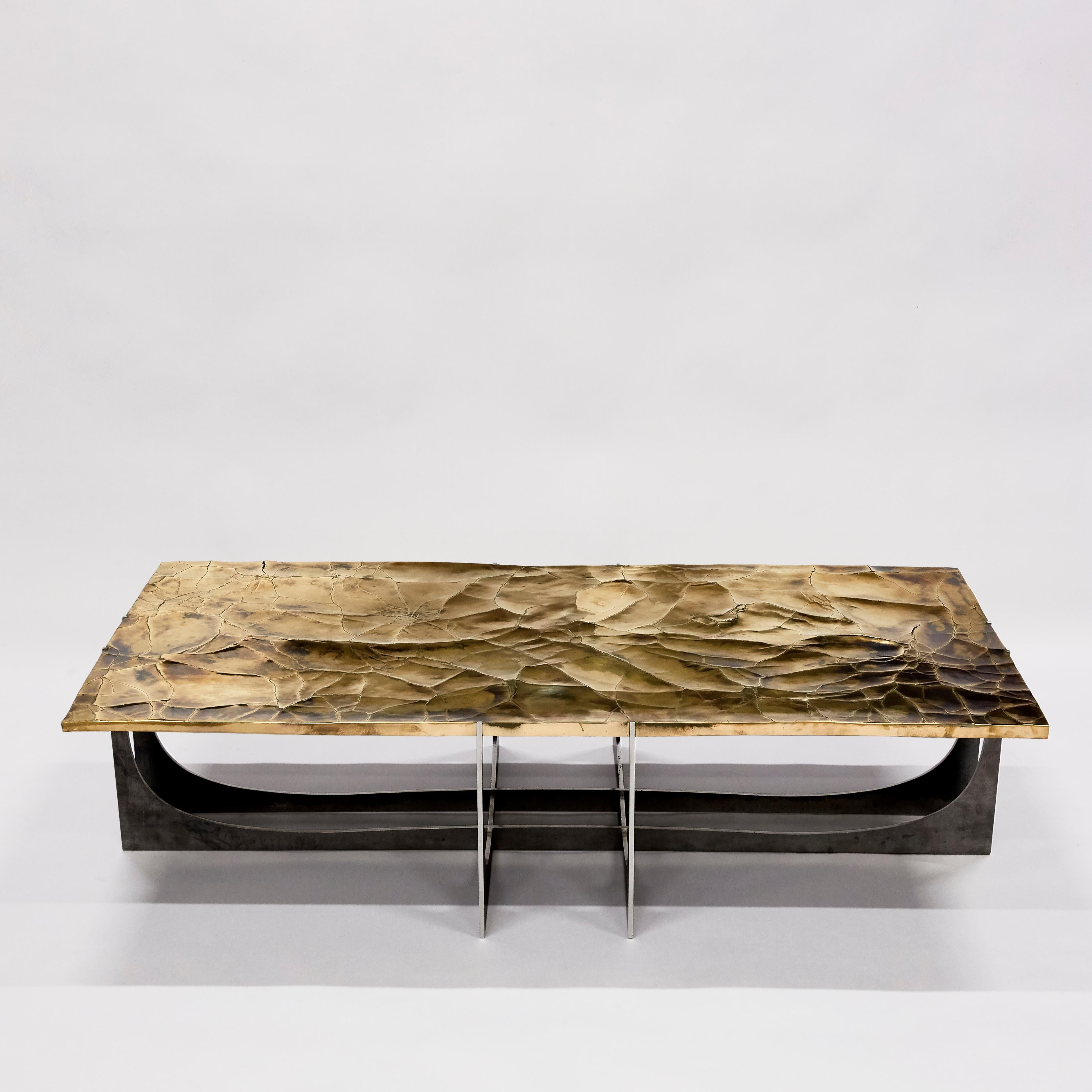 Moulage Table contemporaine en bronze craquelé par Erwan Boulloud, France en vente