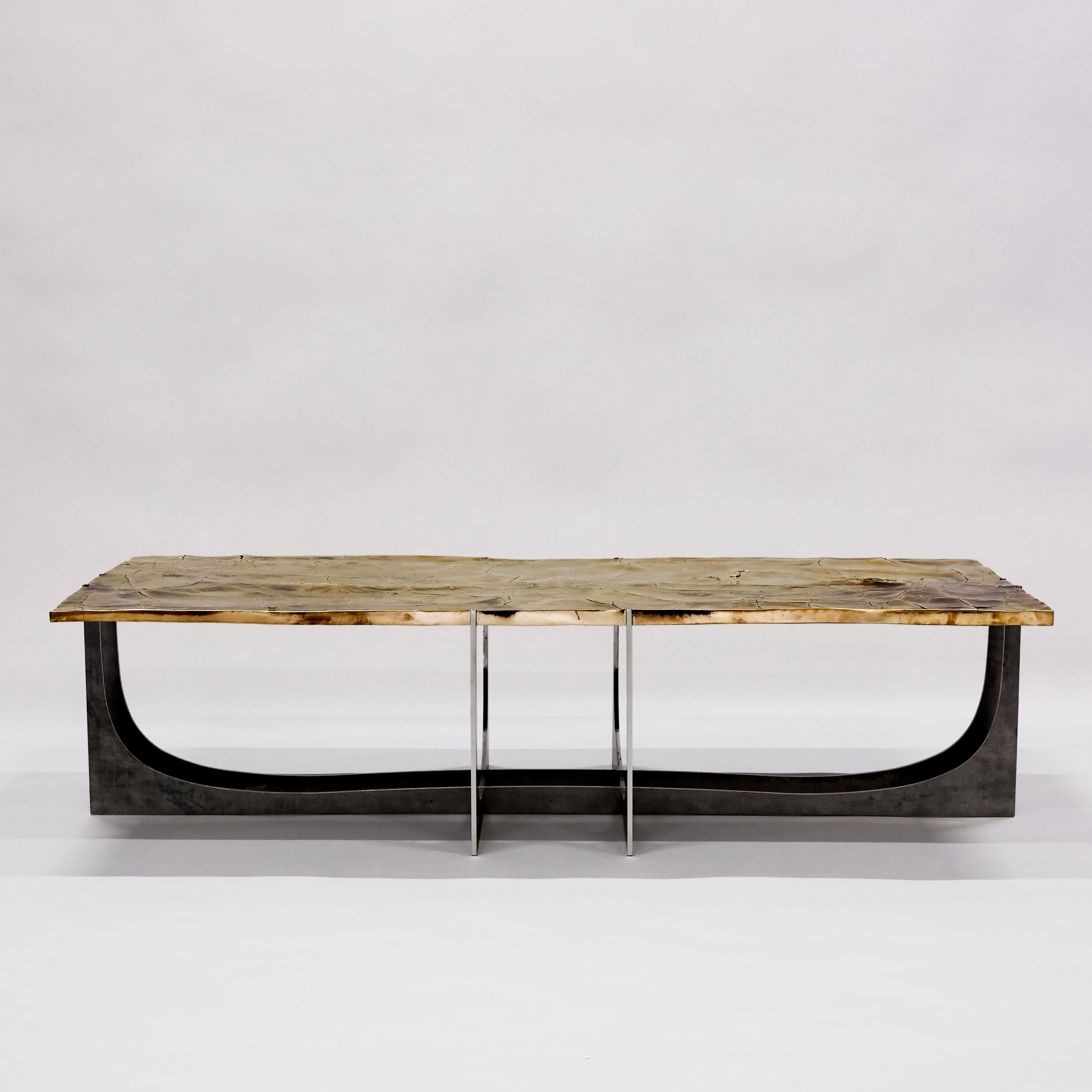 Table contemporaine en bronze craquelé par Erwan Boulloud, France Neuf - En vente à London, GB