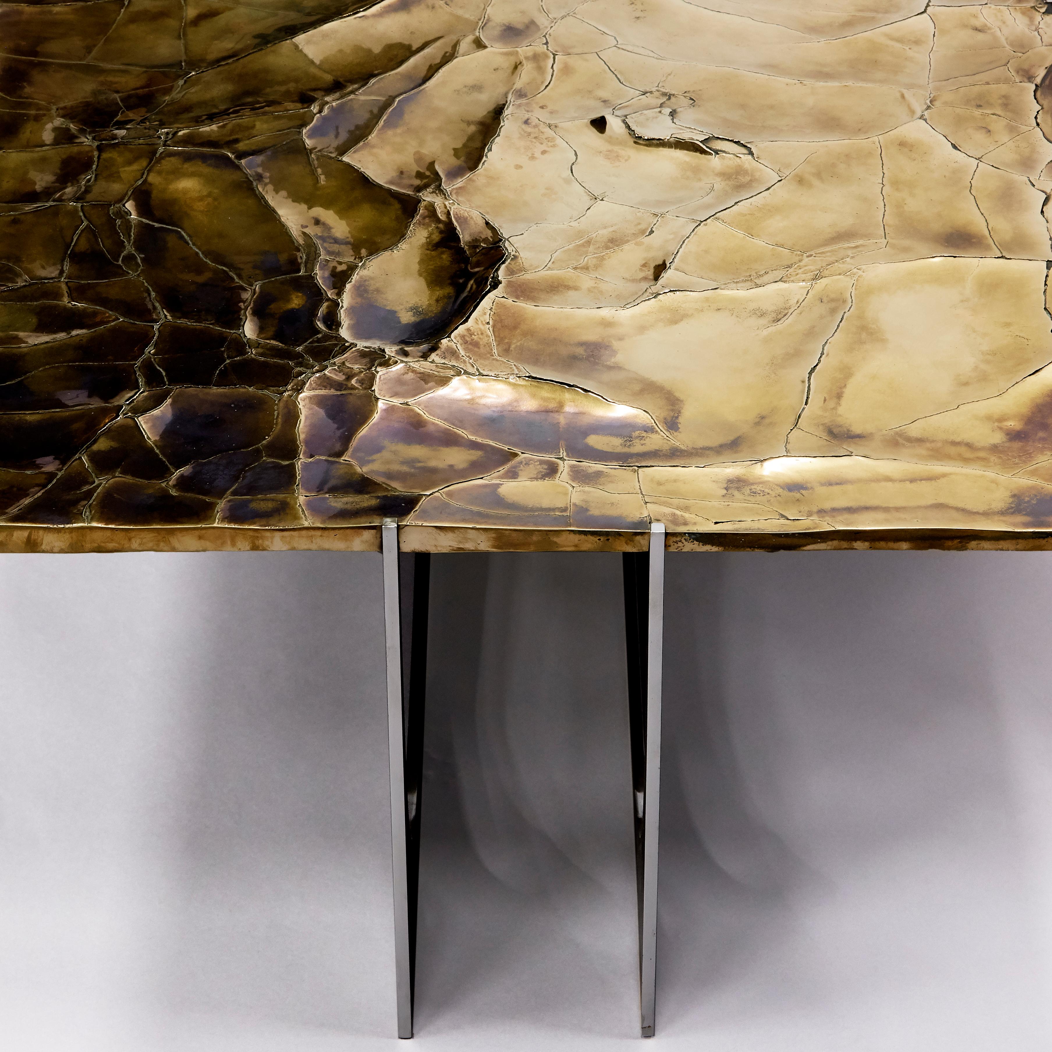 XXIe siècle et contemporain Table contemporaine en bronze craquelé par Erwan Boulloud, France en vente