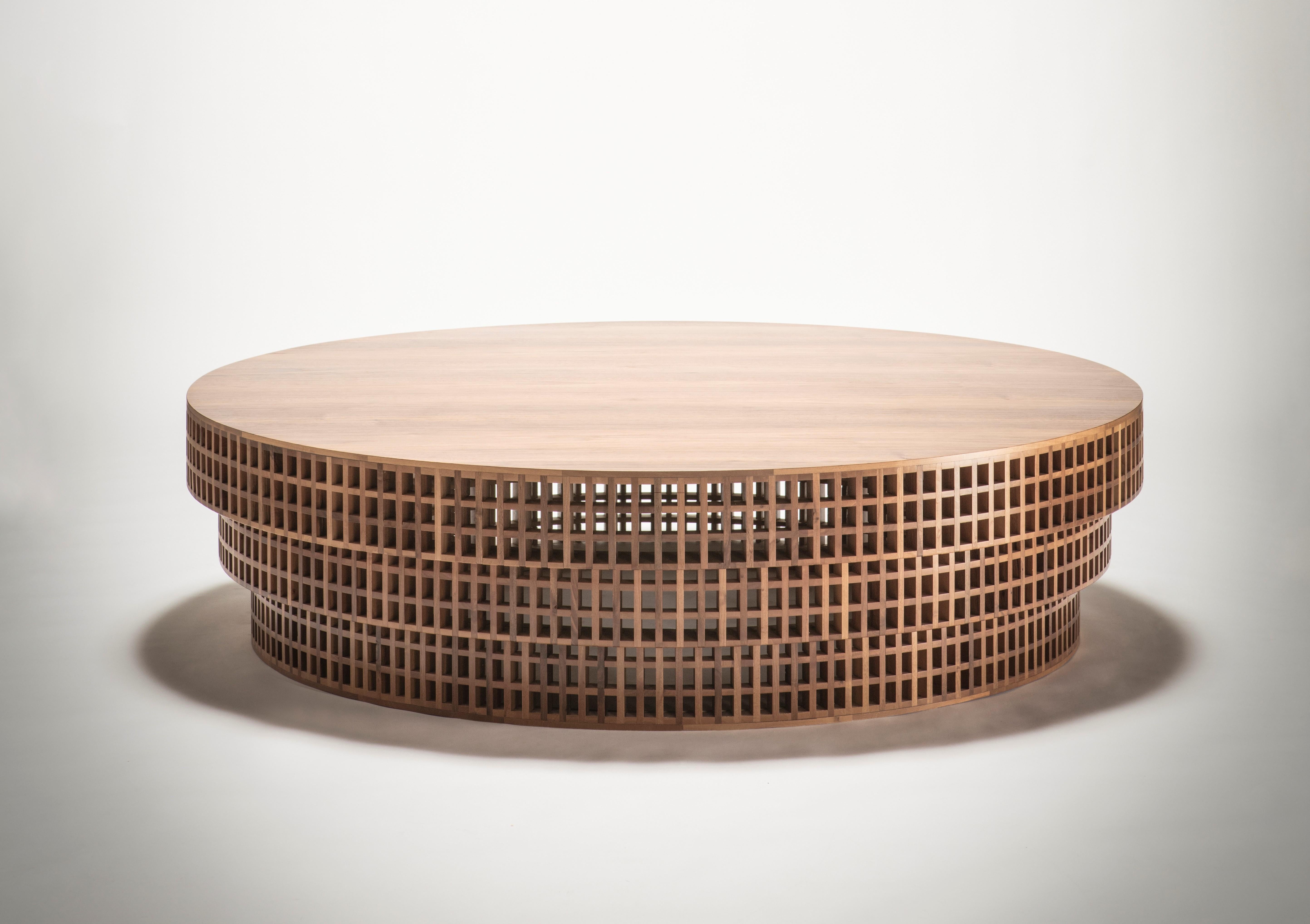 Verniciato Contemporary crafted table, large central table by Cara Davide for Medulum in vendita