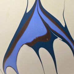 Zeitgenössische Vase aus cremefarbenem, blauem und braunem marmoriertem Titan von Elyse Graham