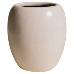 Cachepot contemporaneo in lacca color crema di Robert Kuo, edizione limitata