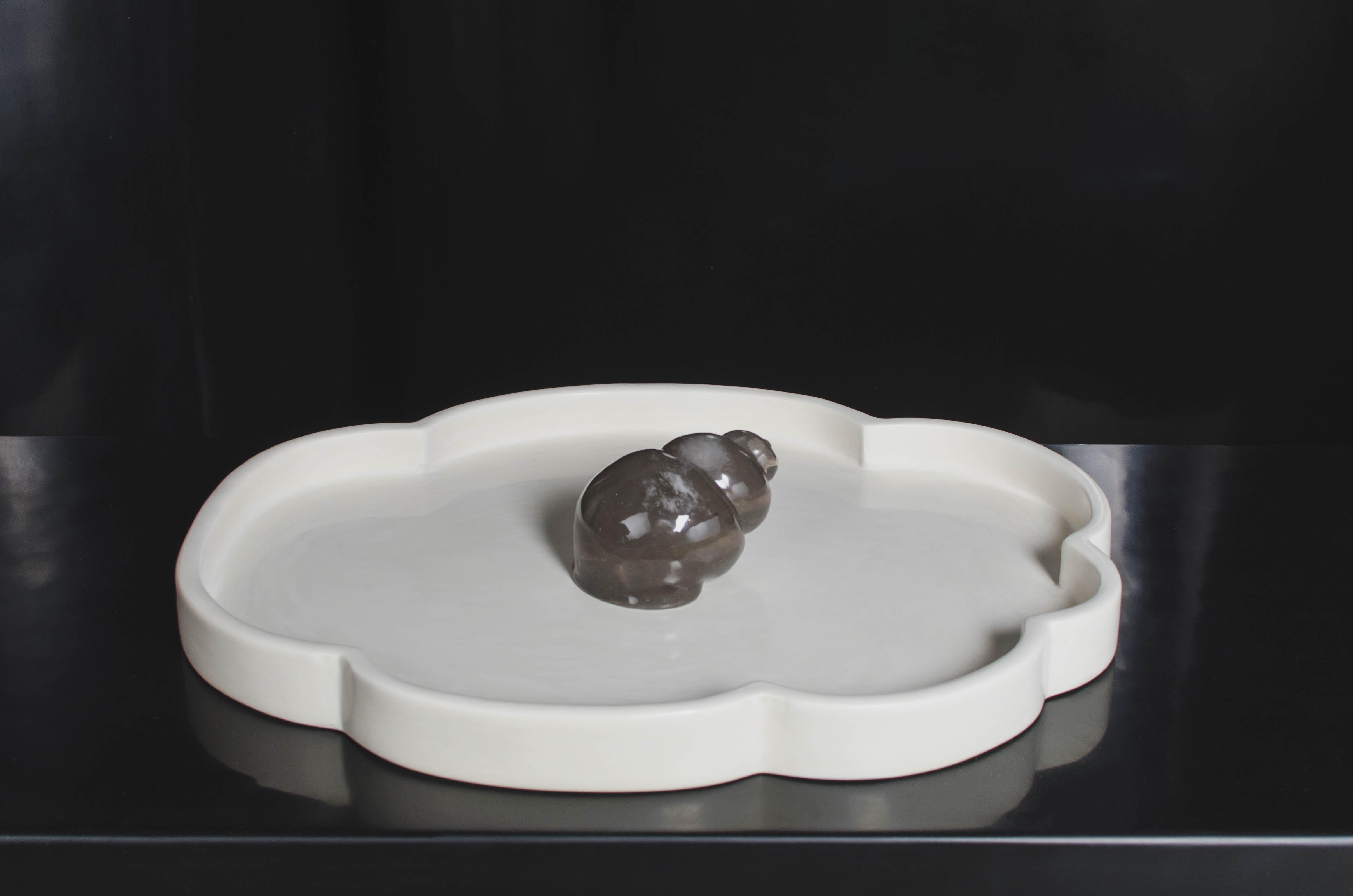 Contemporary Cream Lacquer Cloud Design Tray by Robert Kuo, Limited Edition In New Condition For Sale In Los Angeles, CA