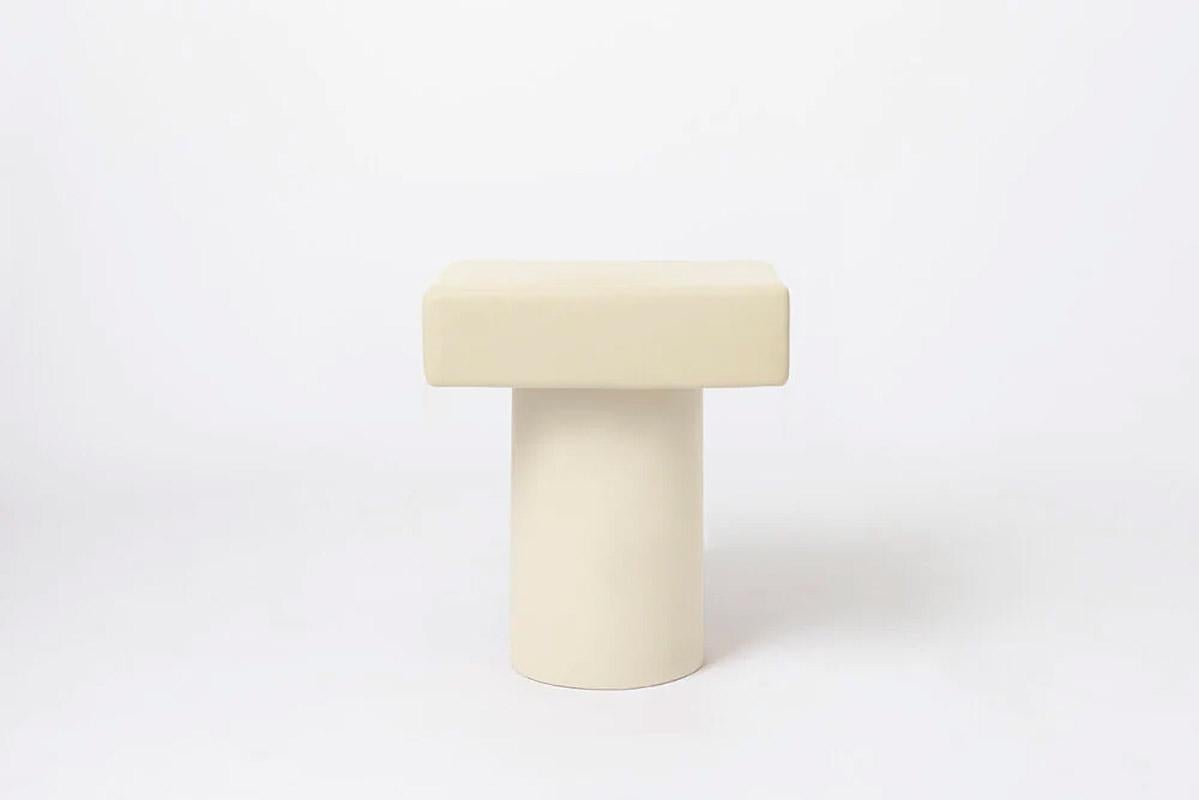 XXIe siècle et contemporain Table de nuit contemporaine en bois crème, Roly-Poly par Faye Toogood en vente