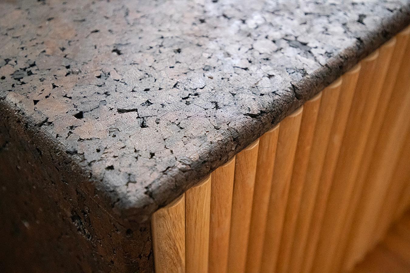 Credenza contemporánea en roble blanco y corcho Siglo XXI y contemporáneo en venta