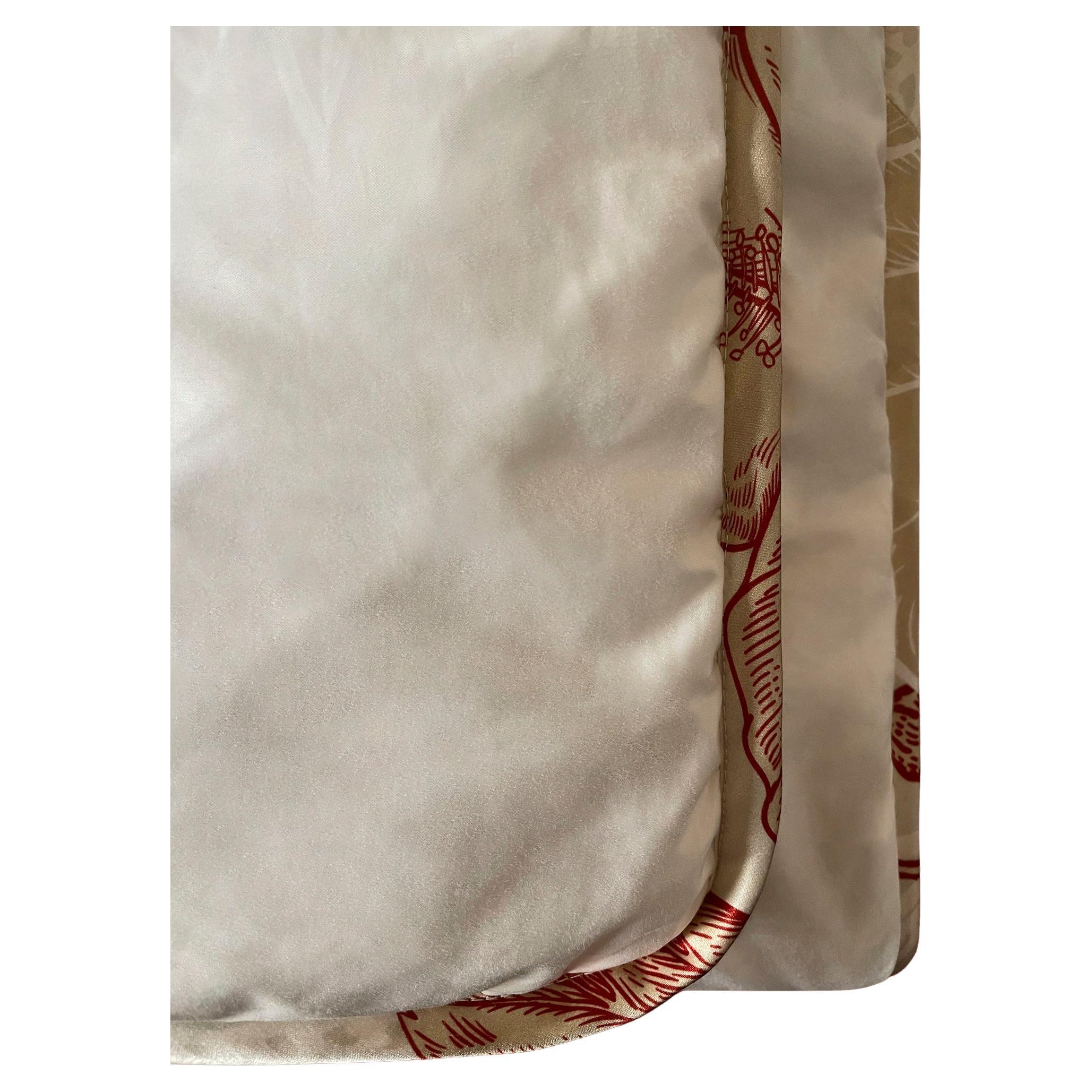 Contemporary Cruelty-Free Duvet in Cashmere and Alpaca, Contraste Silk Edging For Sale