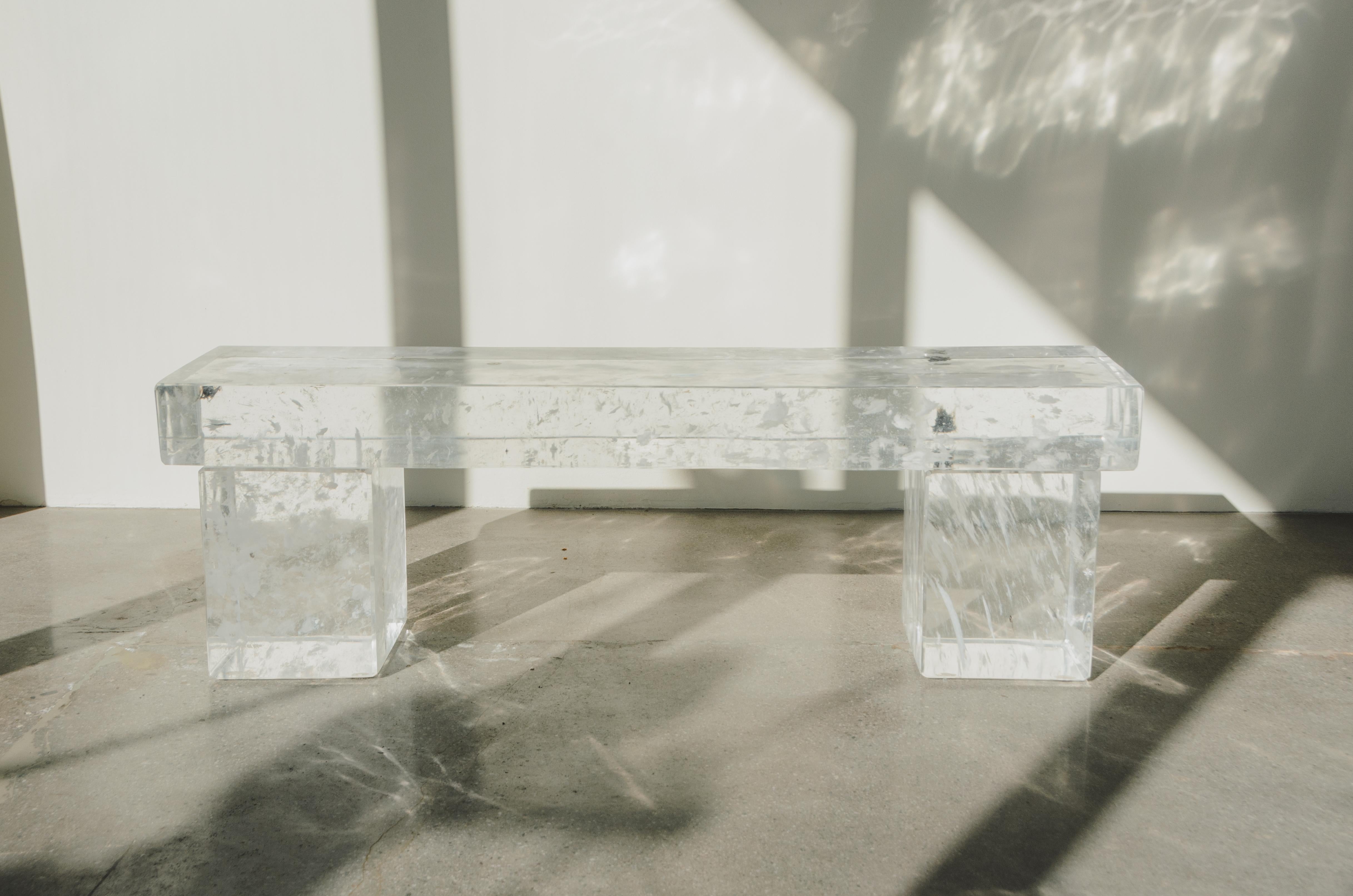 Ensemble de 3 bancs
Cristal
Sculpté à la main
Chaque pièce est fabriquée individuellement et est unique.
Les inclusions de cristaux varient 
Le cristal de Robert Kuo est sculpté selon les techniques de sculpture manuelle du jade. 




