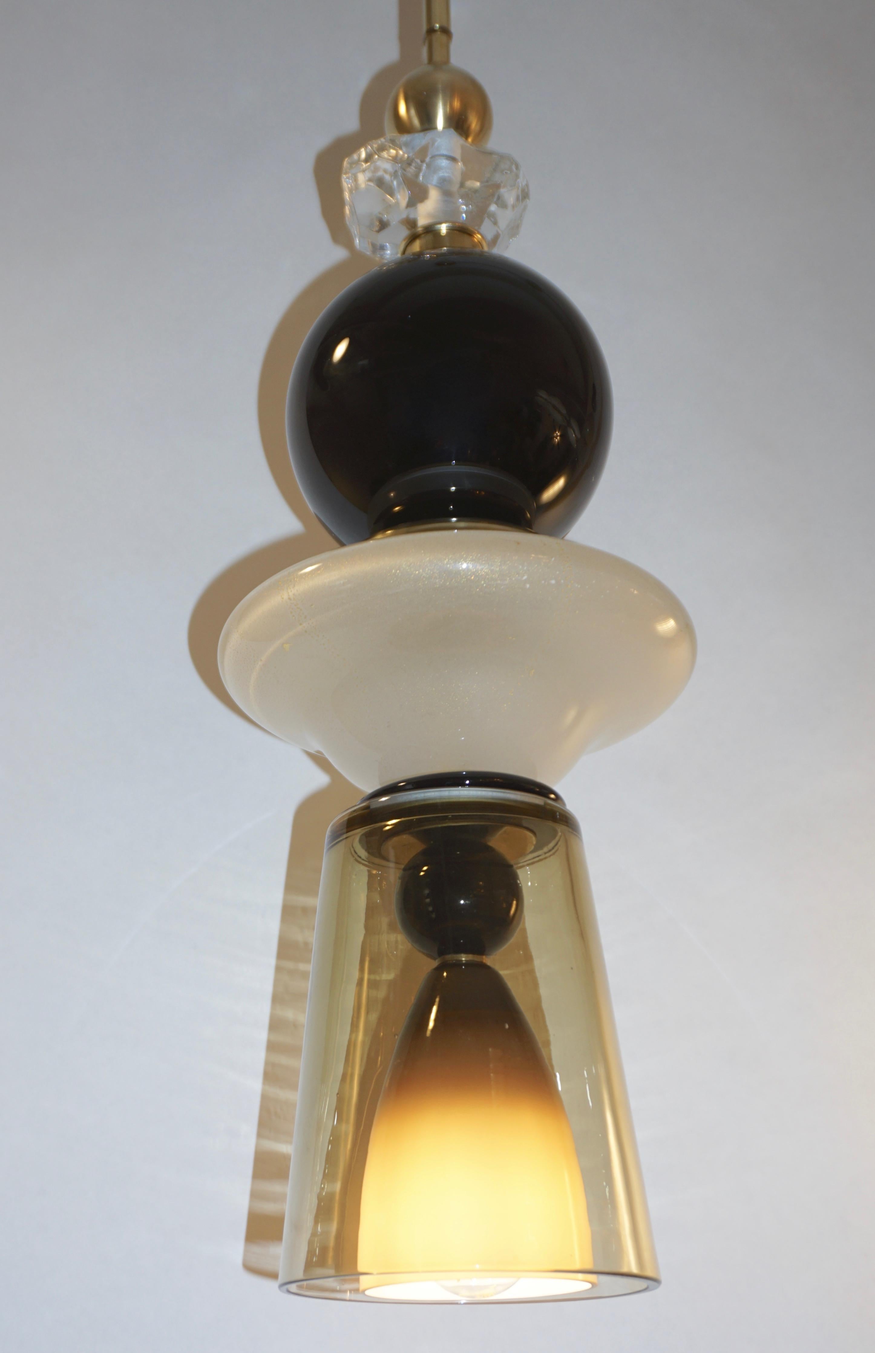 Zeitgenössische Kristall-Pendelleuchte aus schwarzem und weißem geräuchertem Muranoglas (Gold) im Angebot