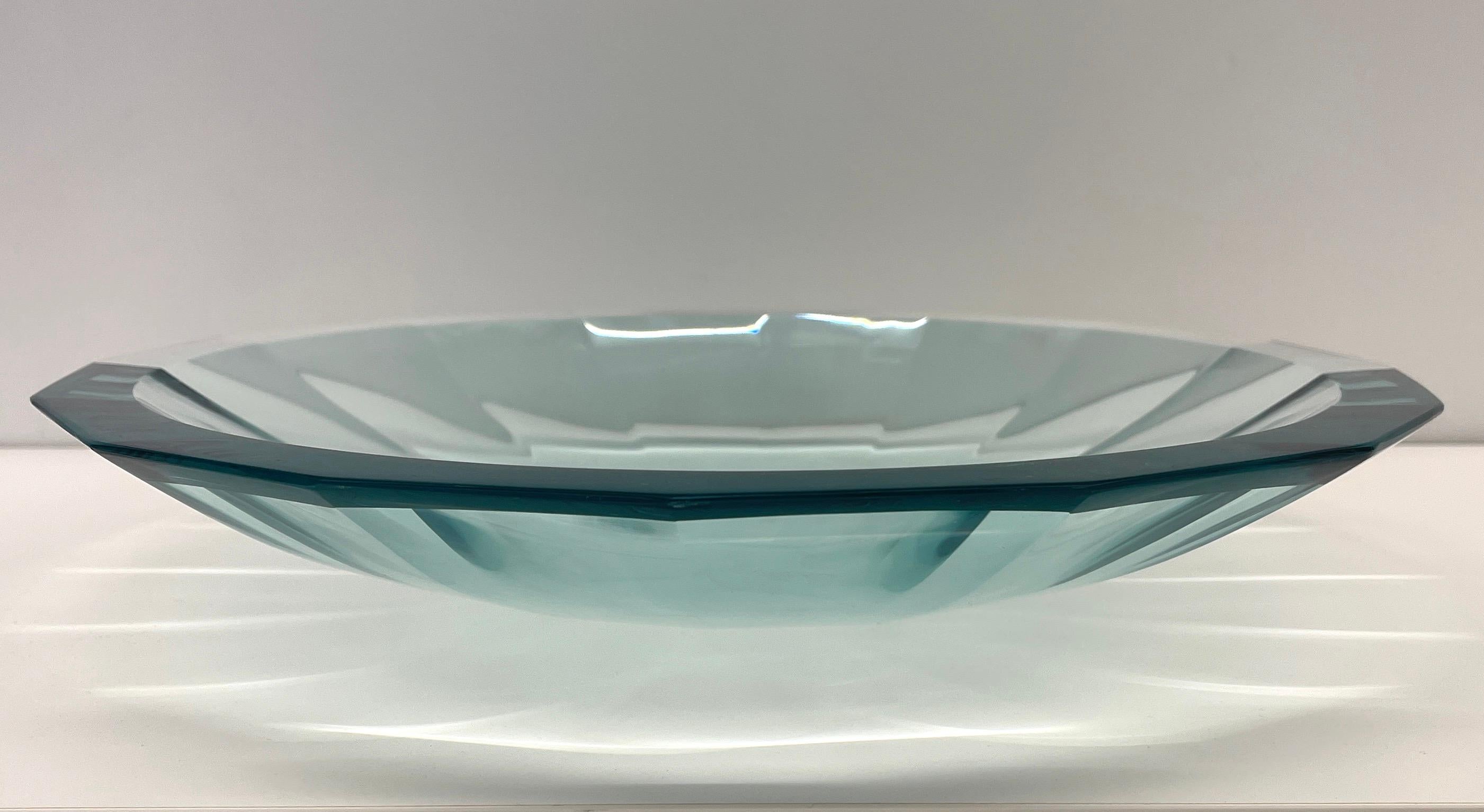 This object is a handmade artistic sculpture that can be used as a bowl, as a centerpiece or simply as it is to furnish any environment.
This crystal has a high transparency aquamarine green color.
The surface is smooth and shiny and has been worked
