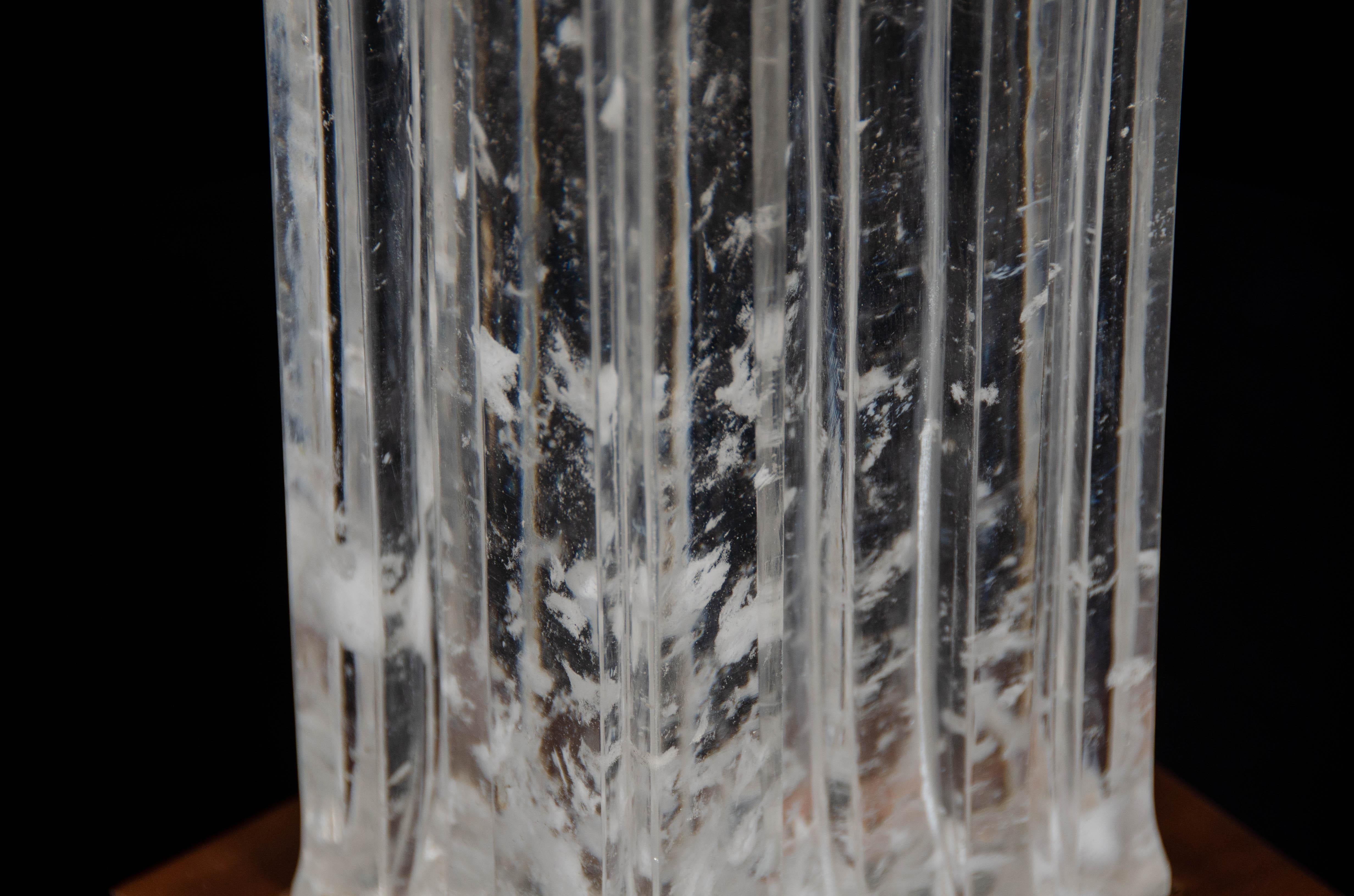 Lámpara Falaise Contemporánea de Cristal con Base de Cobre de Robert Kuo Tallado a mano en venta