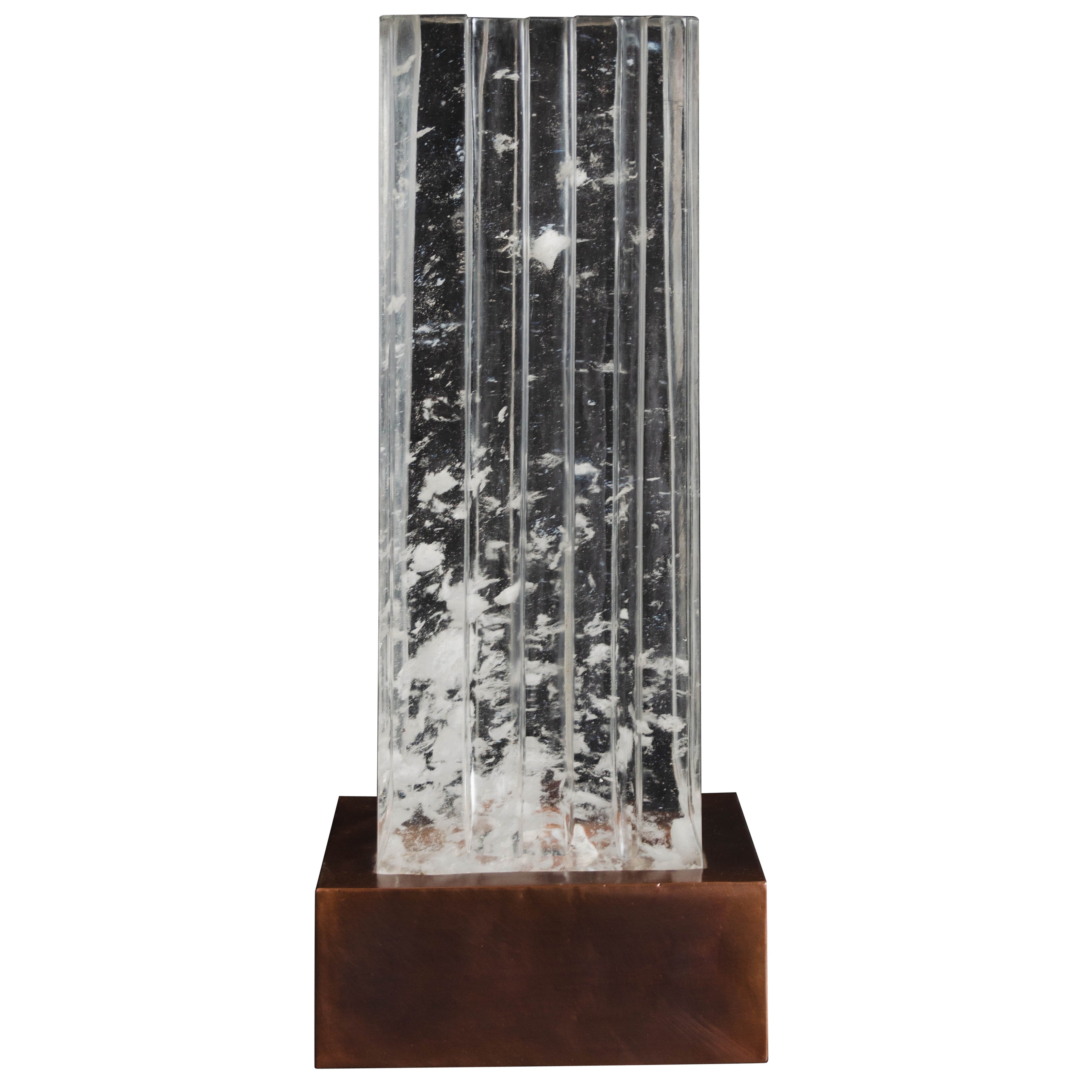 Lámpara Falaise Contemporánea de Cristal con Base de Cobre de Robert Kuo en venta