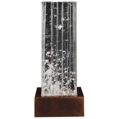 Lámpara Falaise Contemporánea de Cristal con Base de Cobre de Robert Kuo