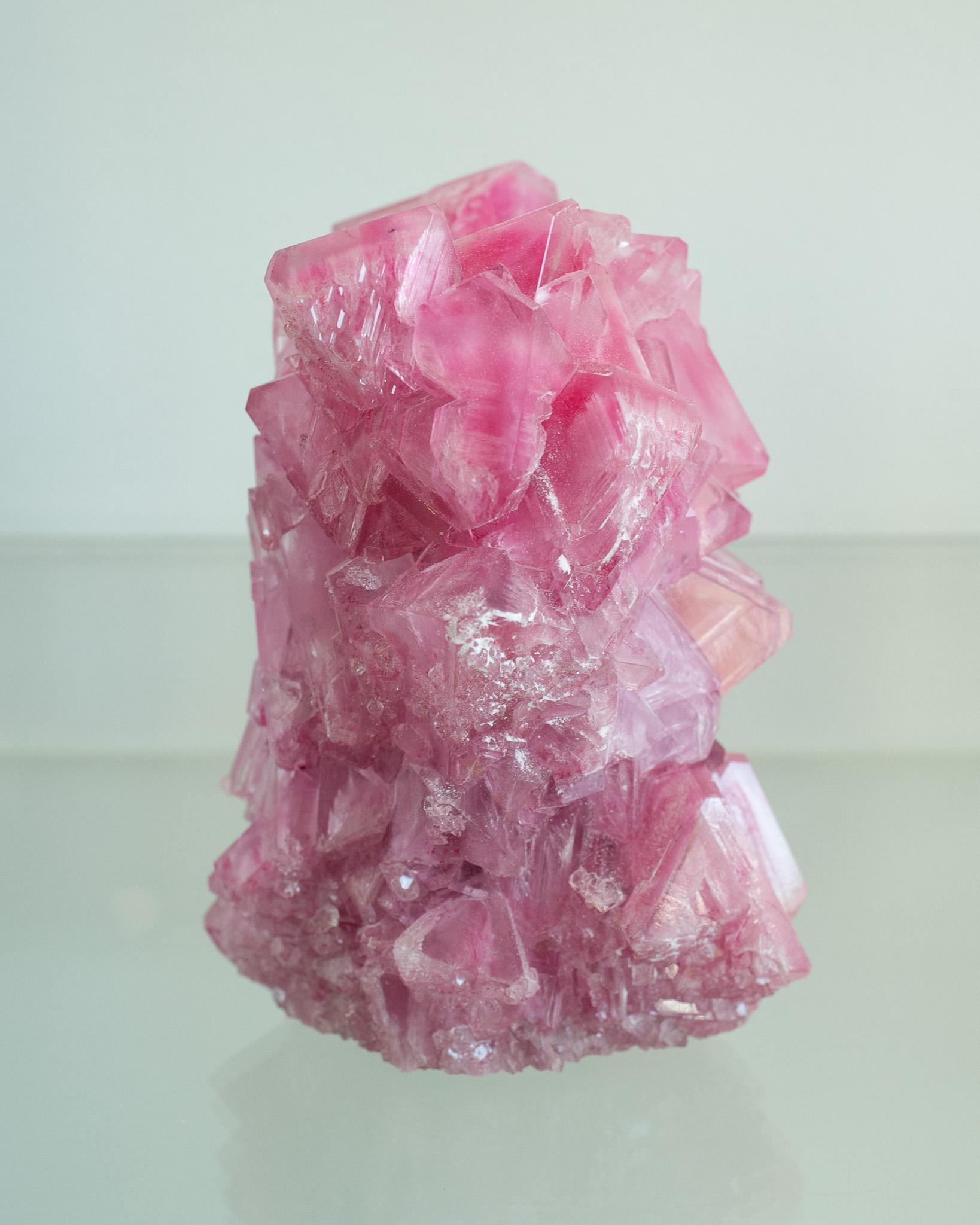 Olandese Vaso cristallizzato contemporaneo in rosa di Isaac Monté, Paesi Bassi in vendita