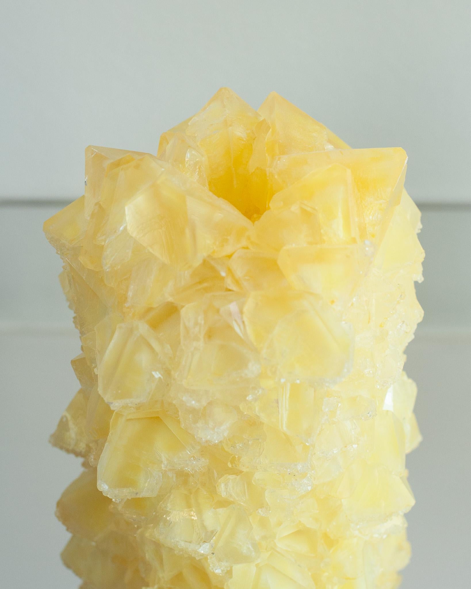 XXI secolo e contemporaneo Vaso cristallizzato contemporaneo in giallo di Isaac Monté, Paesi Bassi in vendita