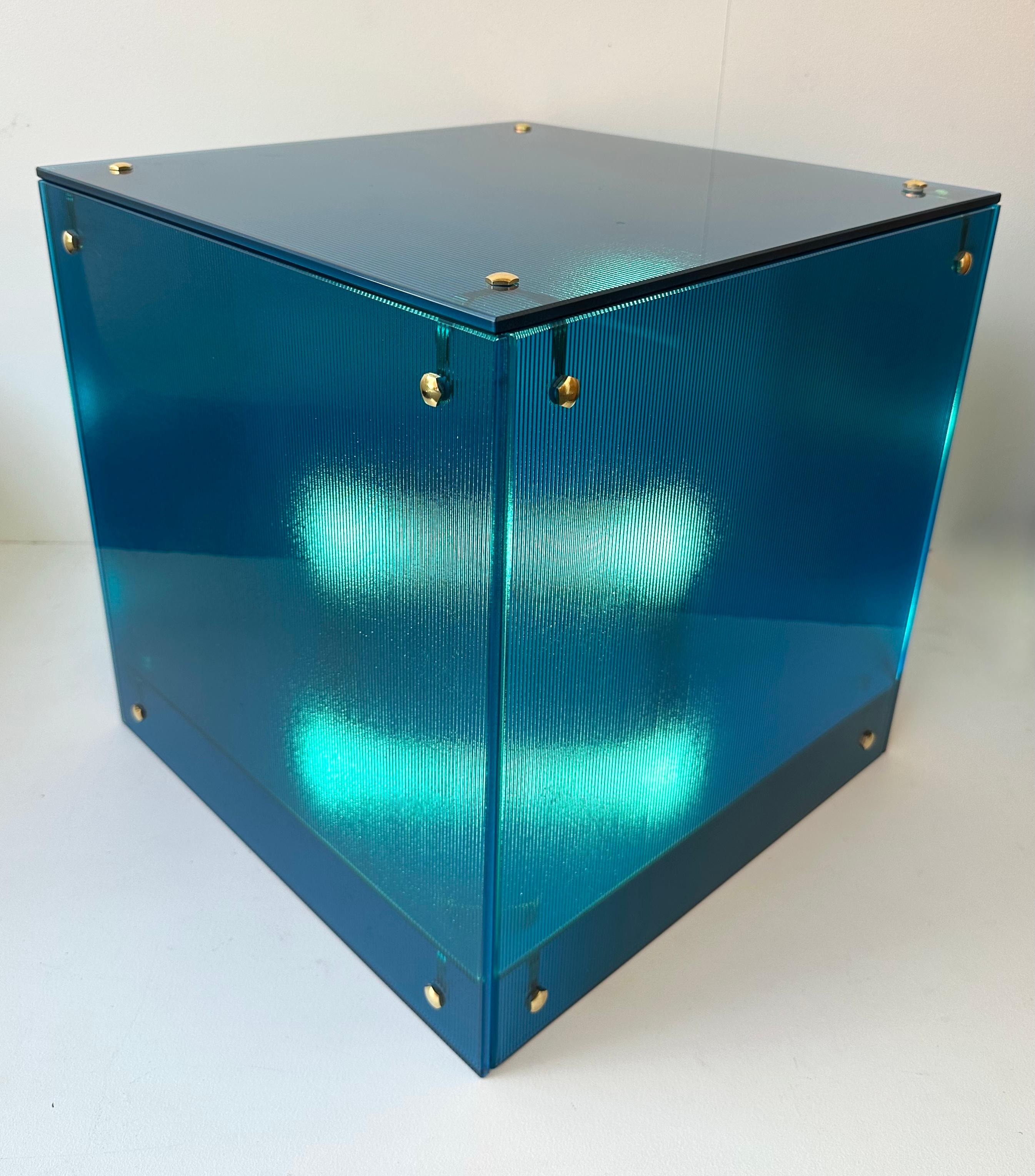 Contemporary Cube Lamp Blue Murano Glass and Brass, Italy In condizioni ottime in vendita a SAINT-OUEN, FR