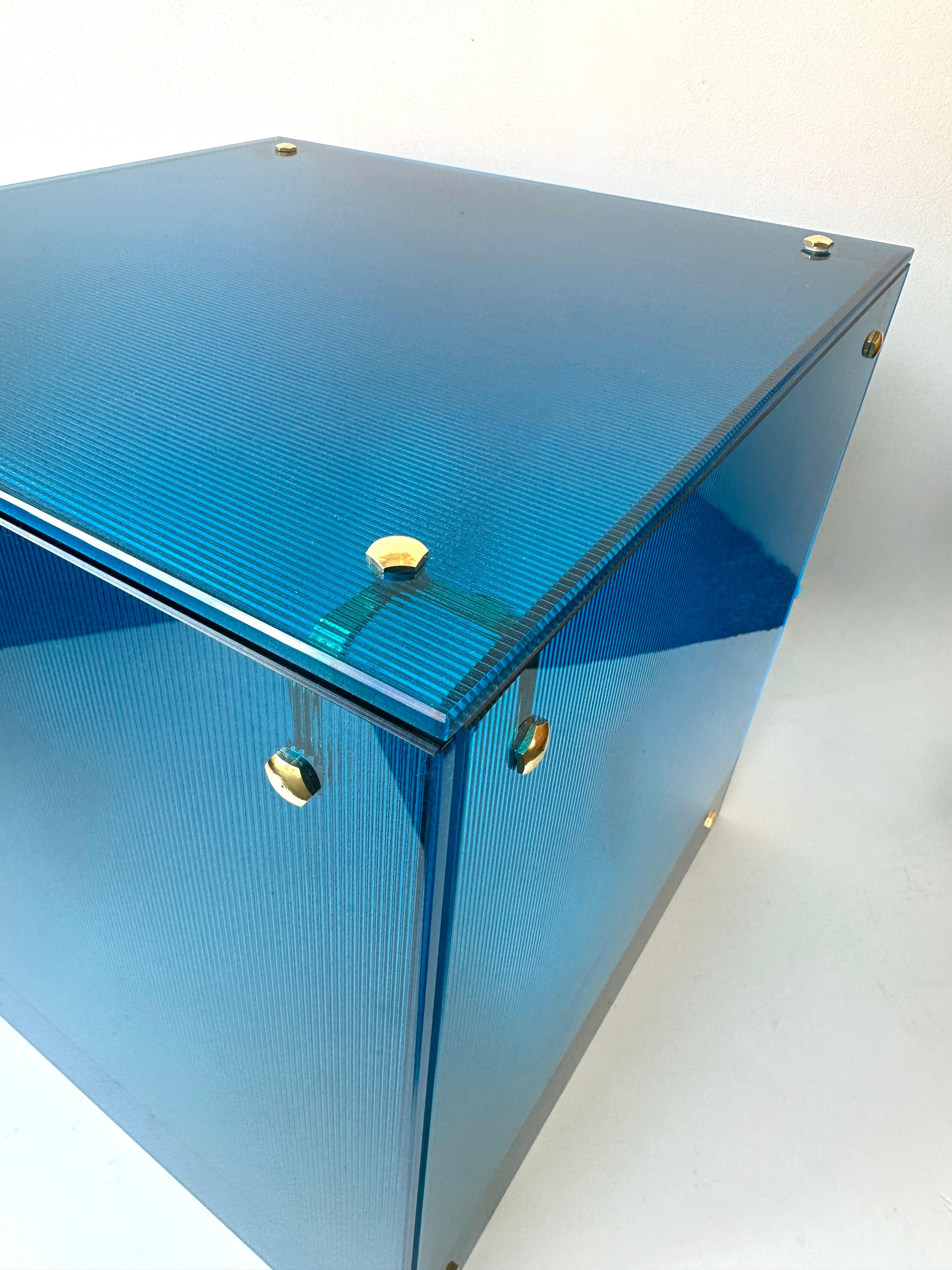 XXI secolo e contemporaneo Contemporary Cube Lamp Blue Murano Glass and Brass, Italy in vendita