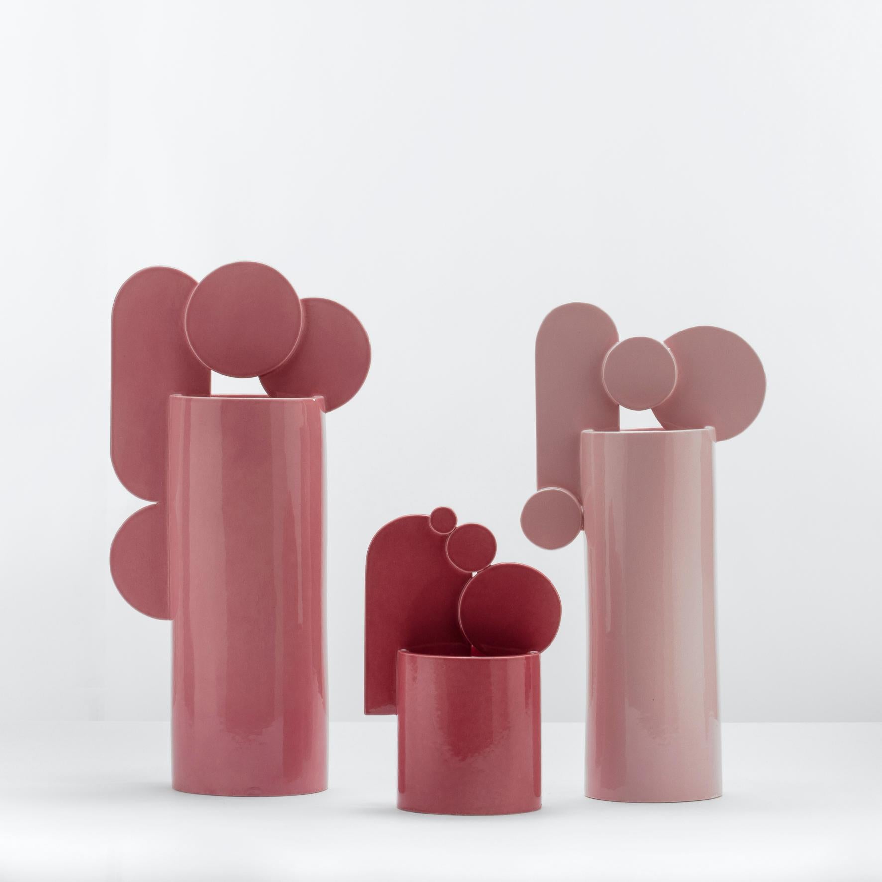 Lovers In Pink, a renowned artwork by Marc Chagall, serves as the inspiration for this polished ceramic vase from the Bubble Family Collection. Showcasing arched, circular shapes, the decorative elements enriching the vase's cylindrical body