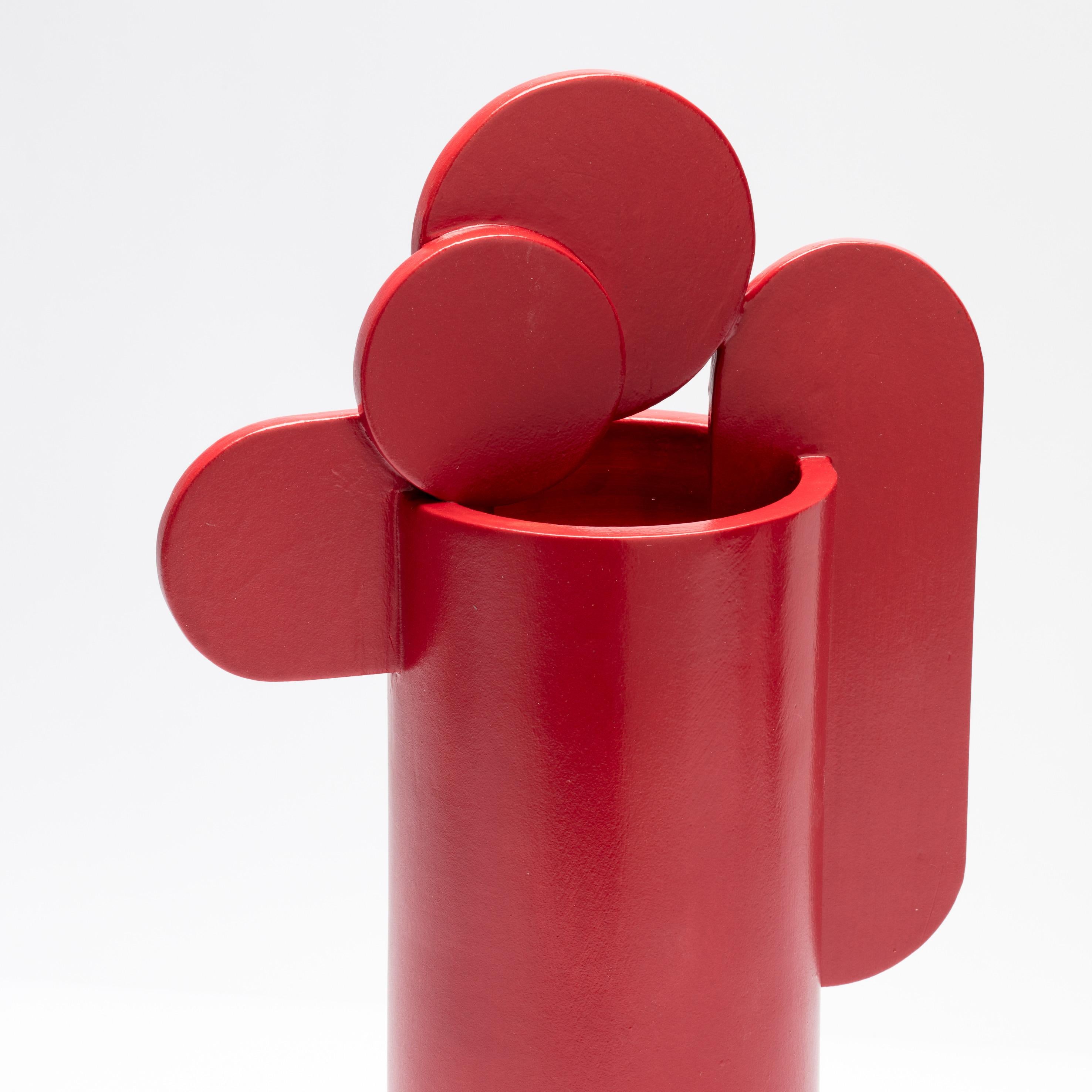 italien Vase contemporain Cuorecarpenito rouge vernissé brillant de forme géométrique  en vente