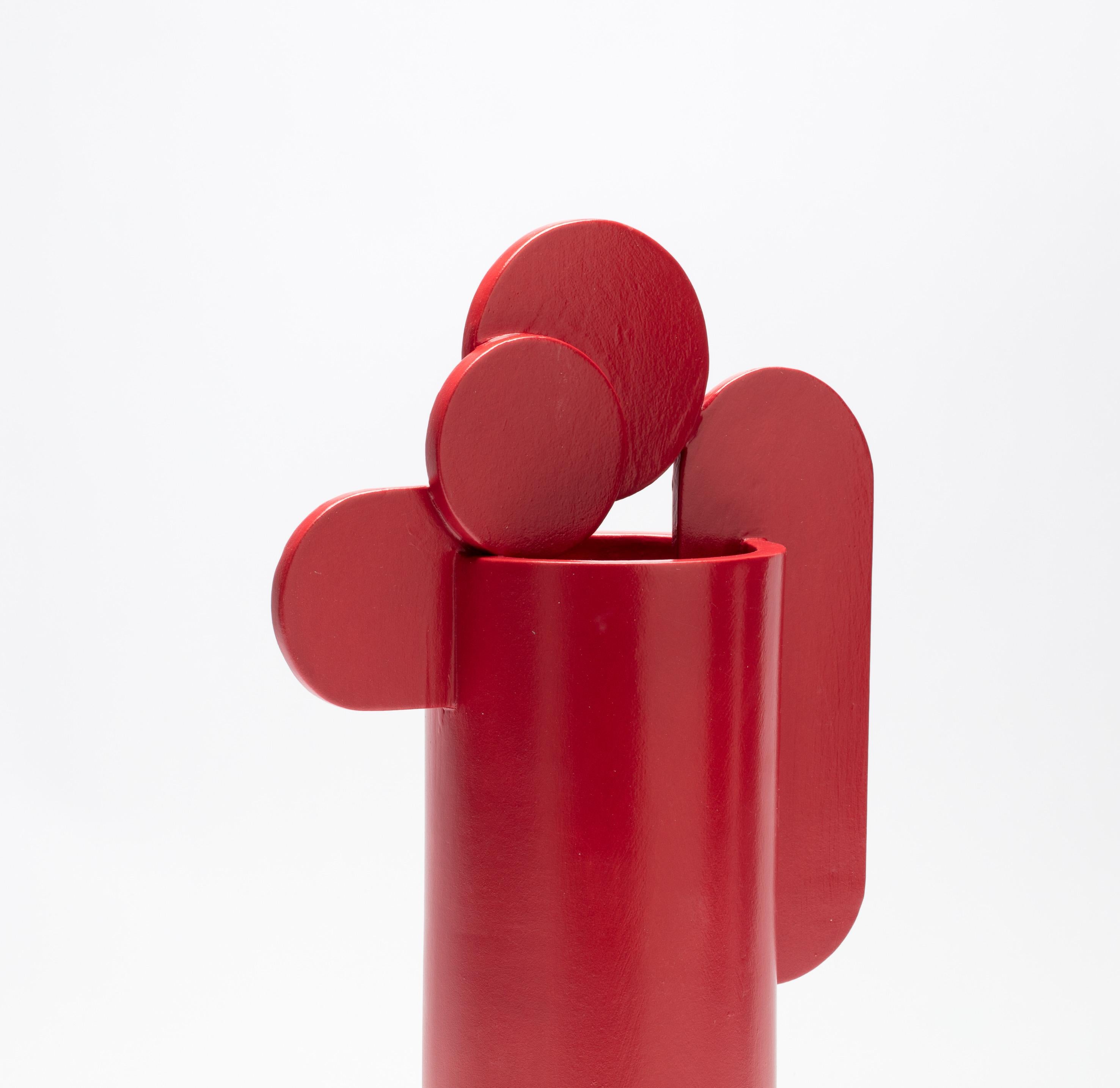 Vernissé Vase contemporain Cuorecarpenito rouge vernissé brillant de forme géométrique  en vente