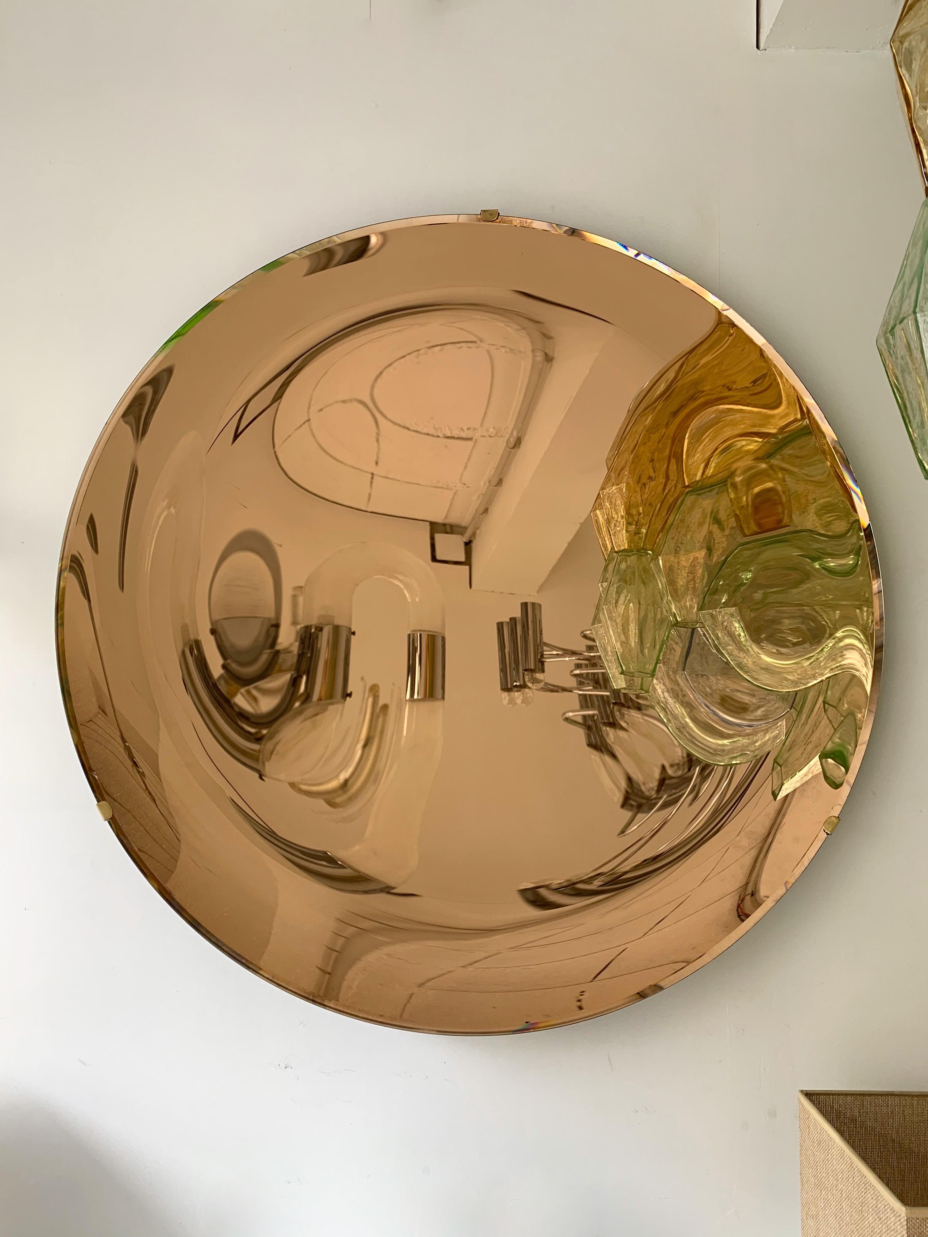 XXIe siècle et contemporain Miroir contemporain à courbes concaves en champagne rose, Italie en vente