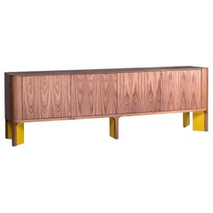 Zeitgenössisches lackiertes Sideboard mit runden Ecken.